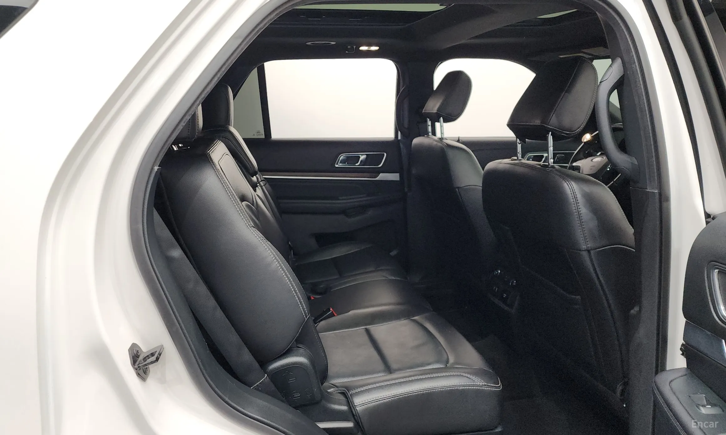 Ford Explorer превью 12