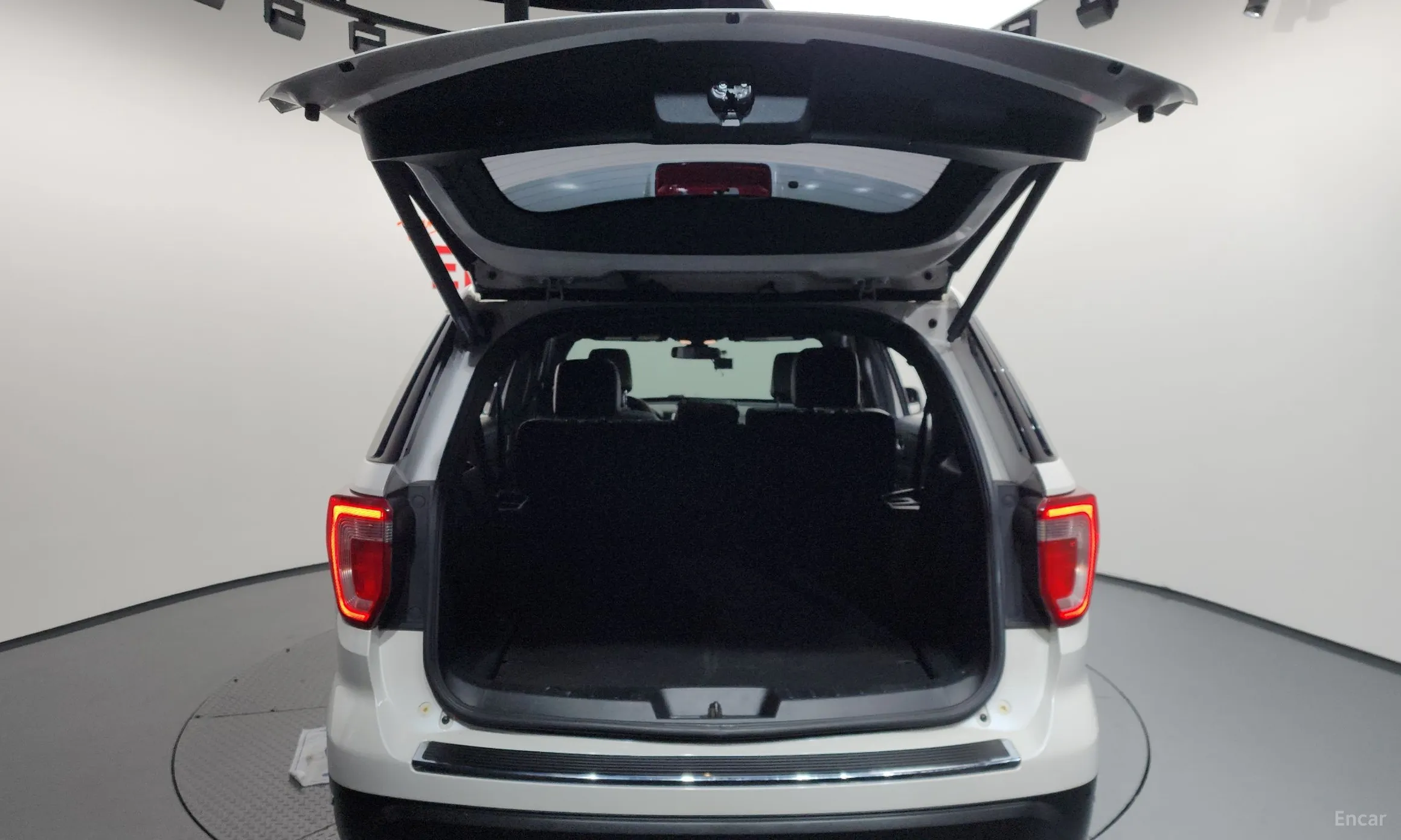 Ford Explorer превью 20