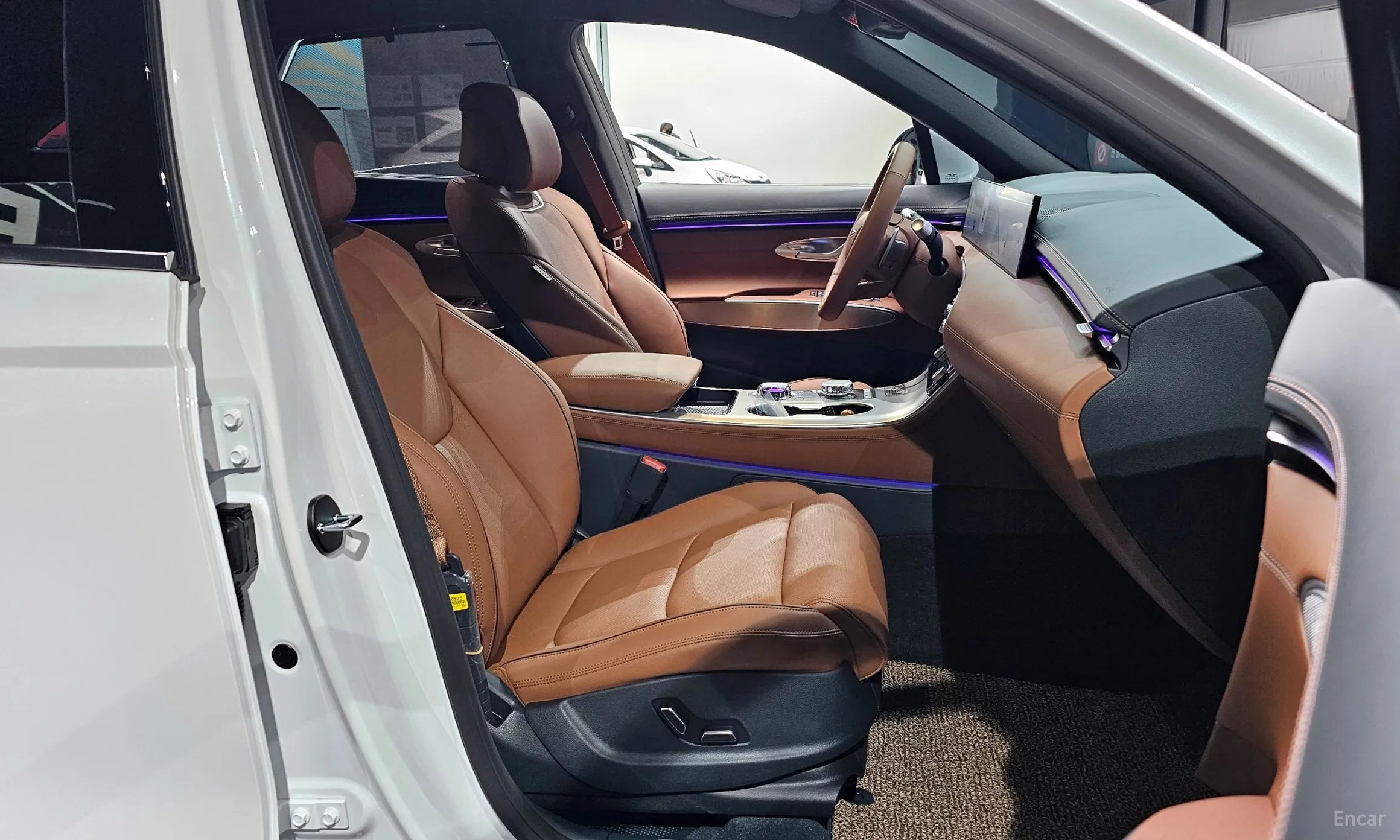 Genesis GV70 превью 10