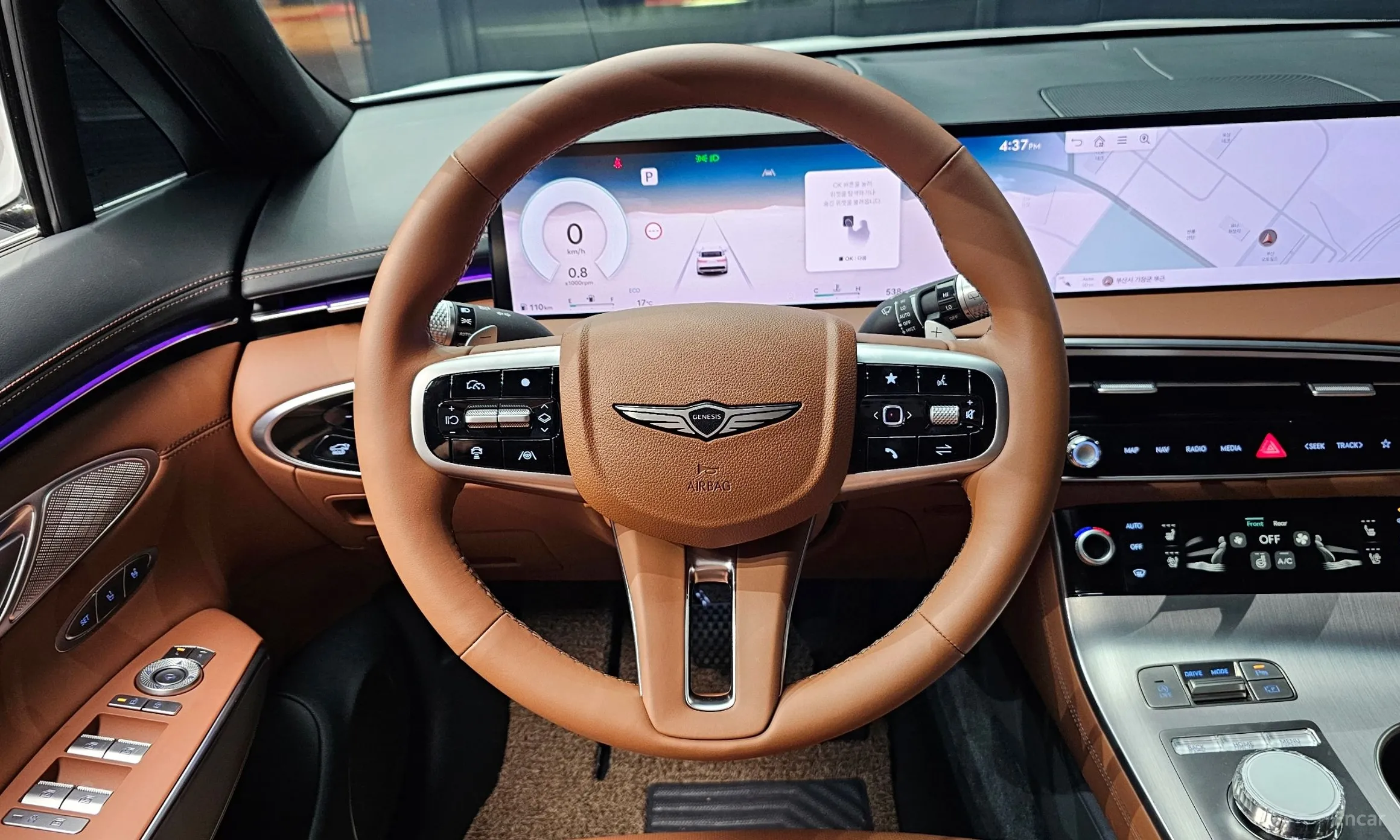Genesis GV70 превью 13