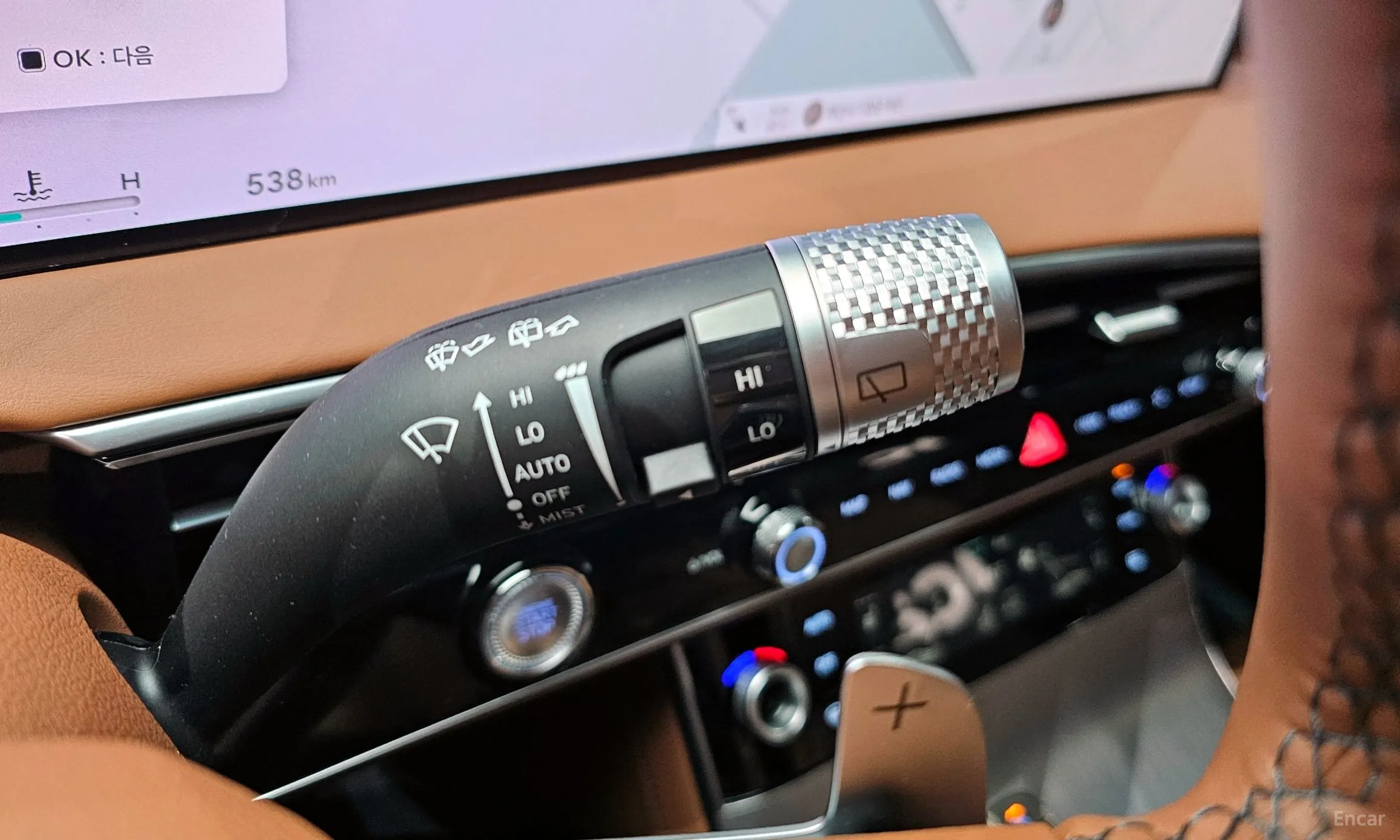 Genesis GV70 превью 17