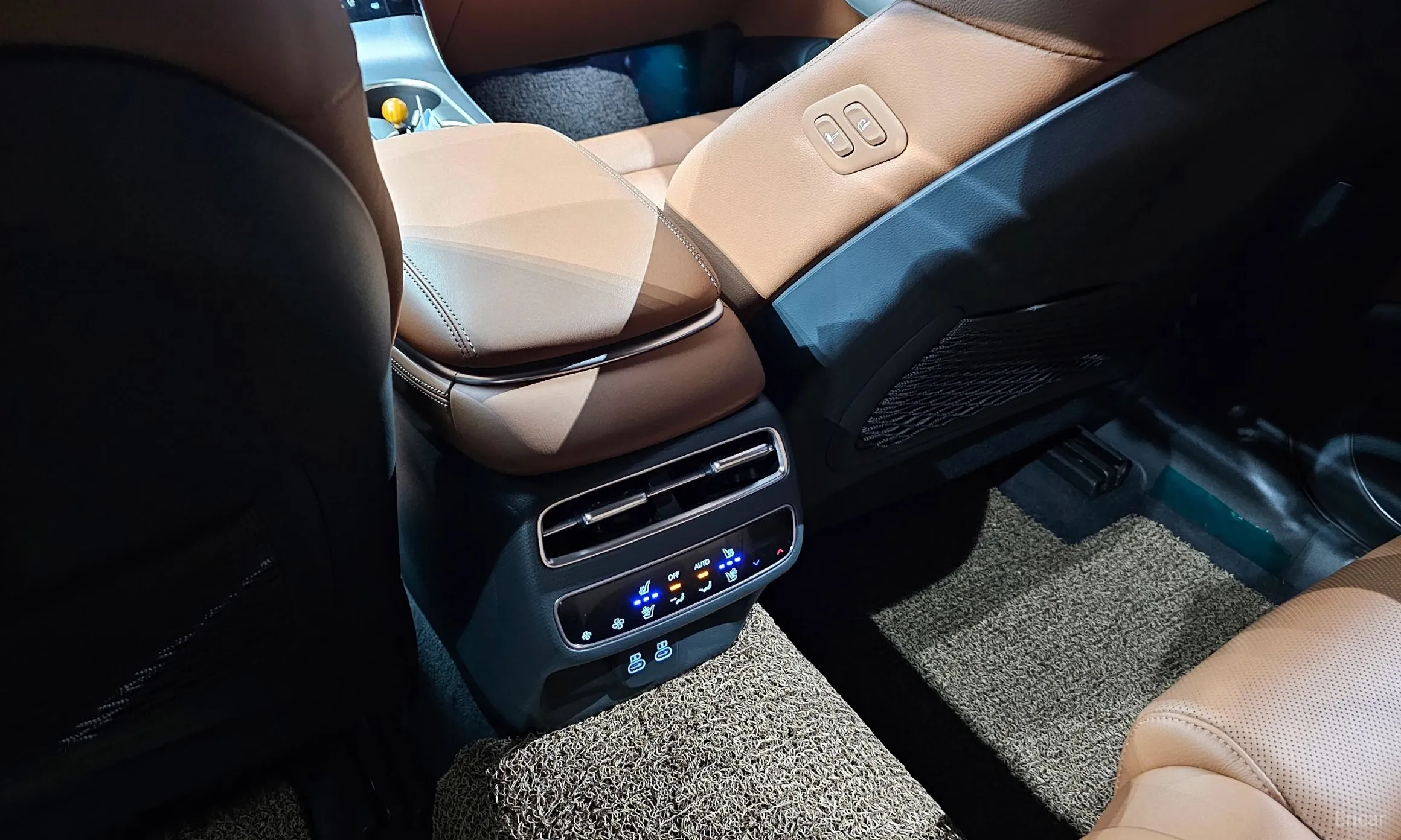 Genesis GV70 превью 18