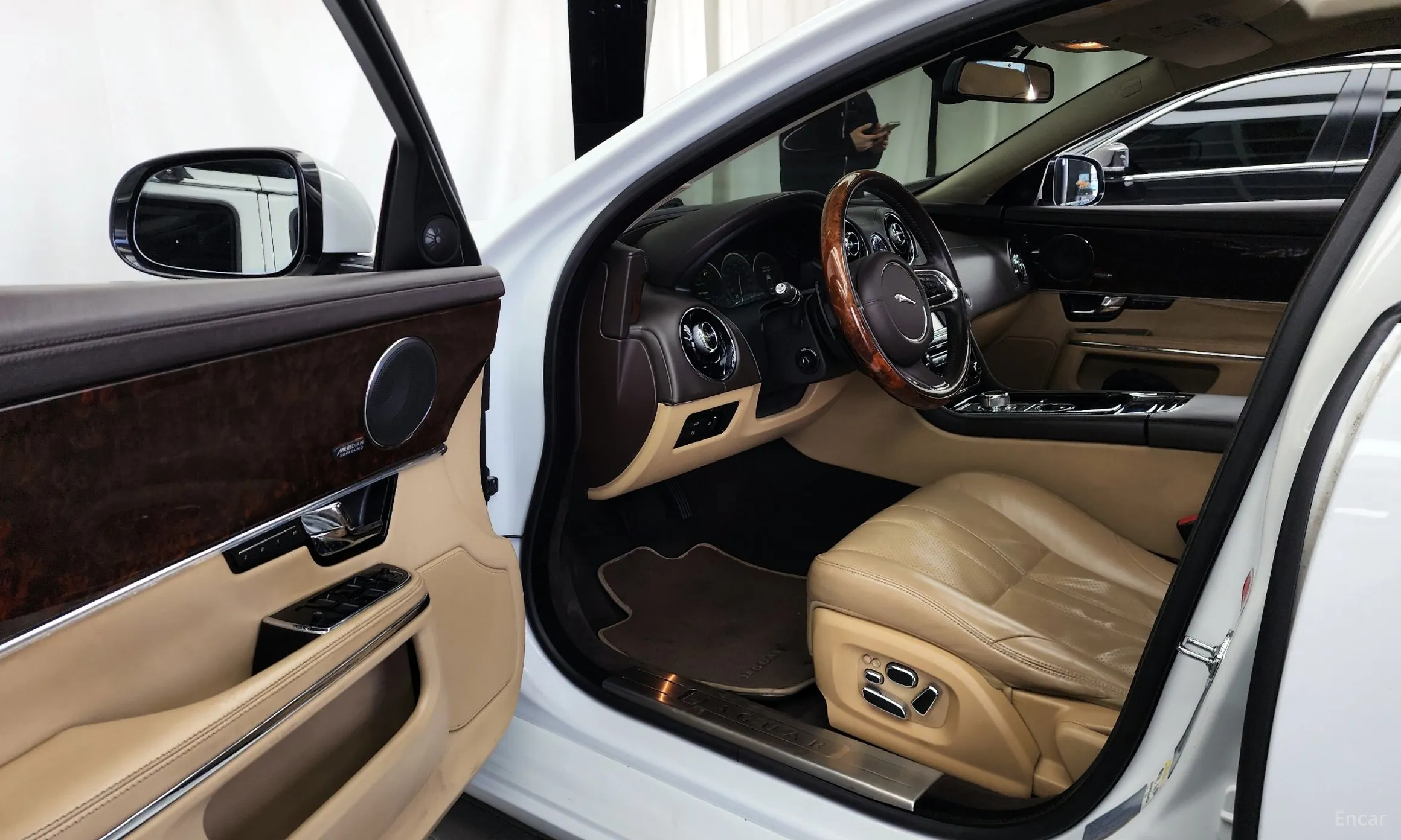 Jaguar All New XJ превью 10