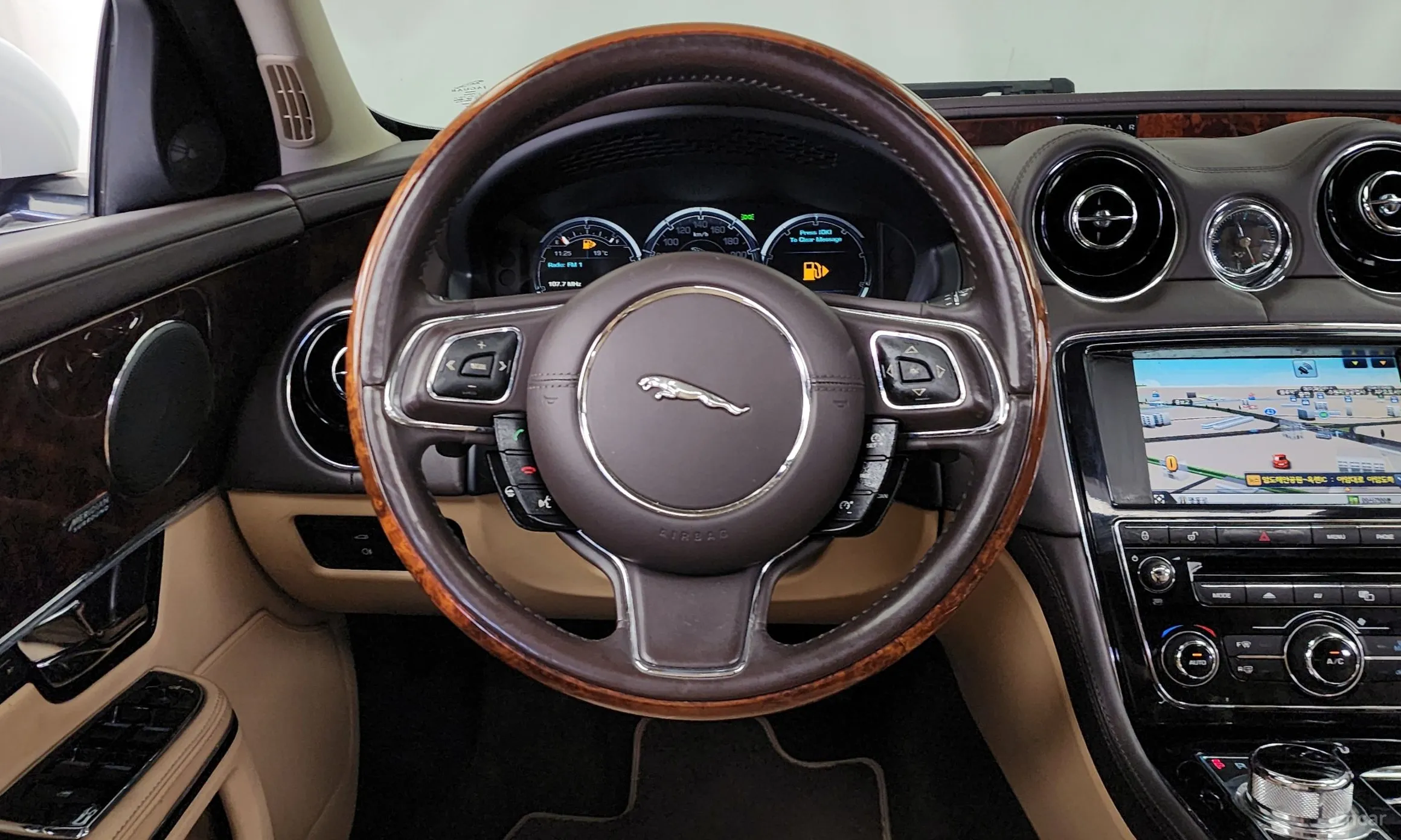 Jaguar All New XJ превью 13