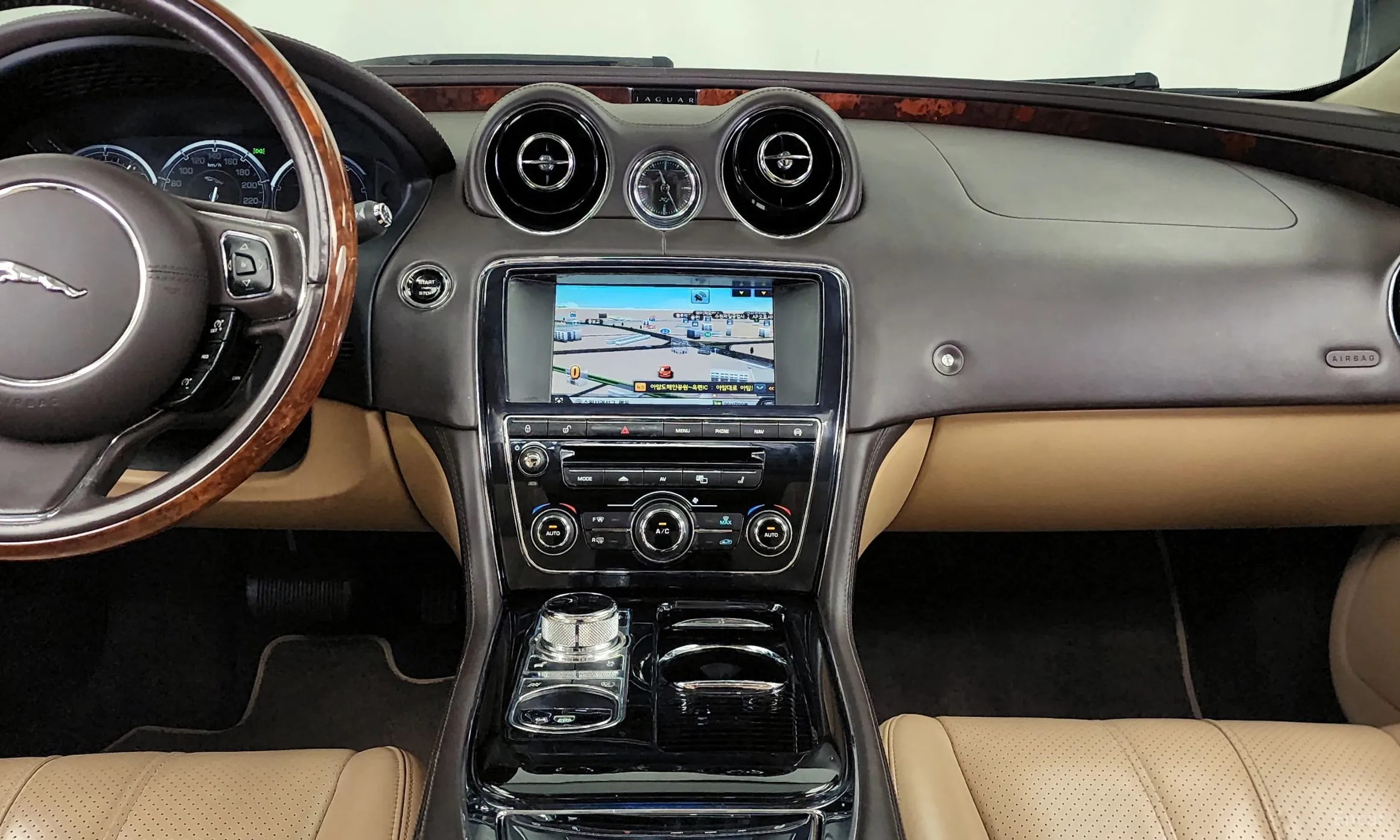 Jaguar All New XJ превью 14