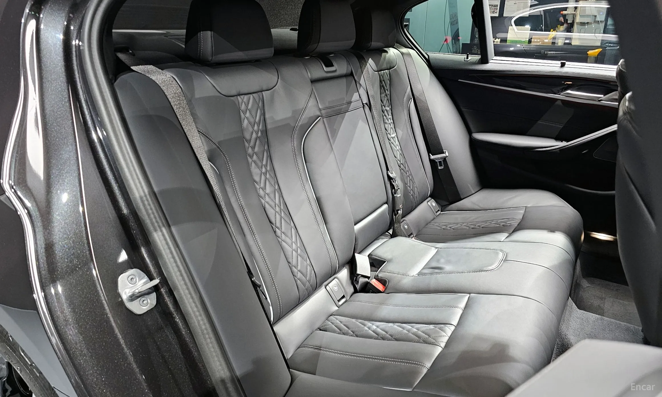 BMW 5 Series (G30) превью 12