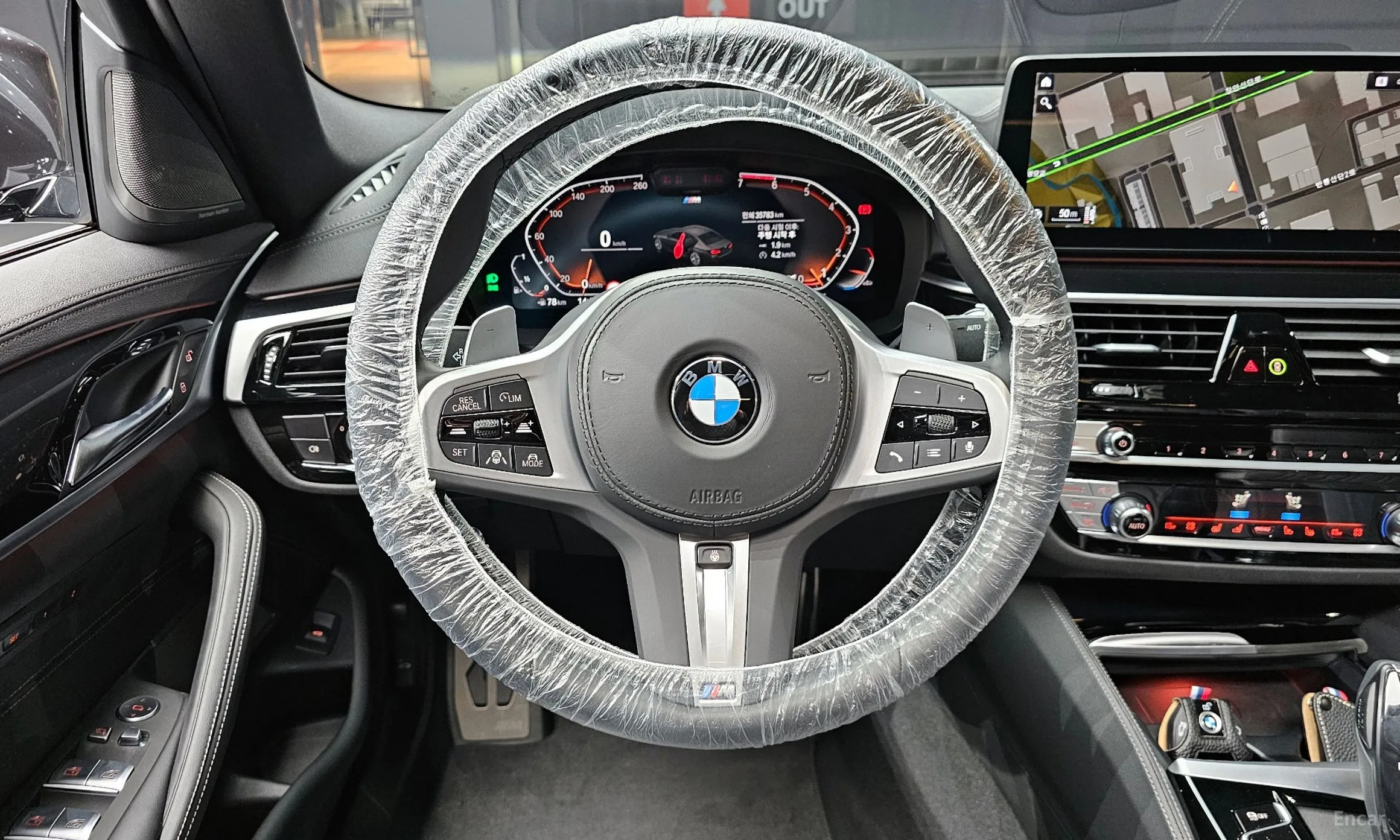 BMW 5 Series (G30) превью 13