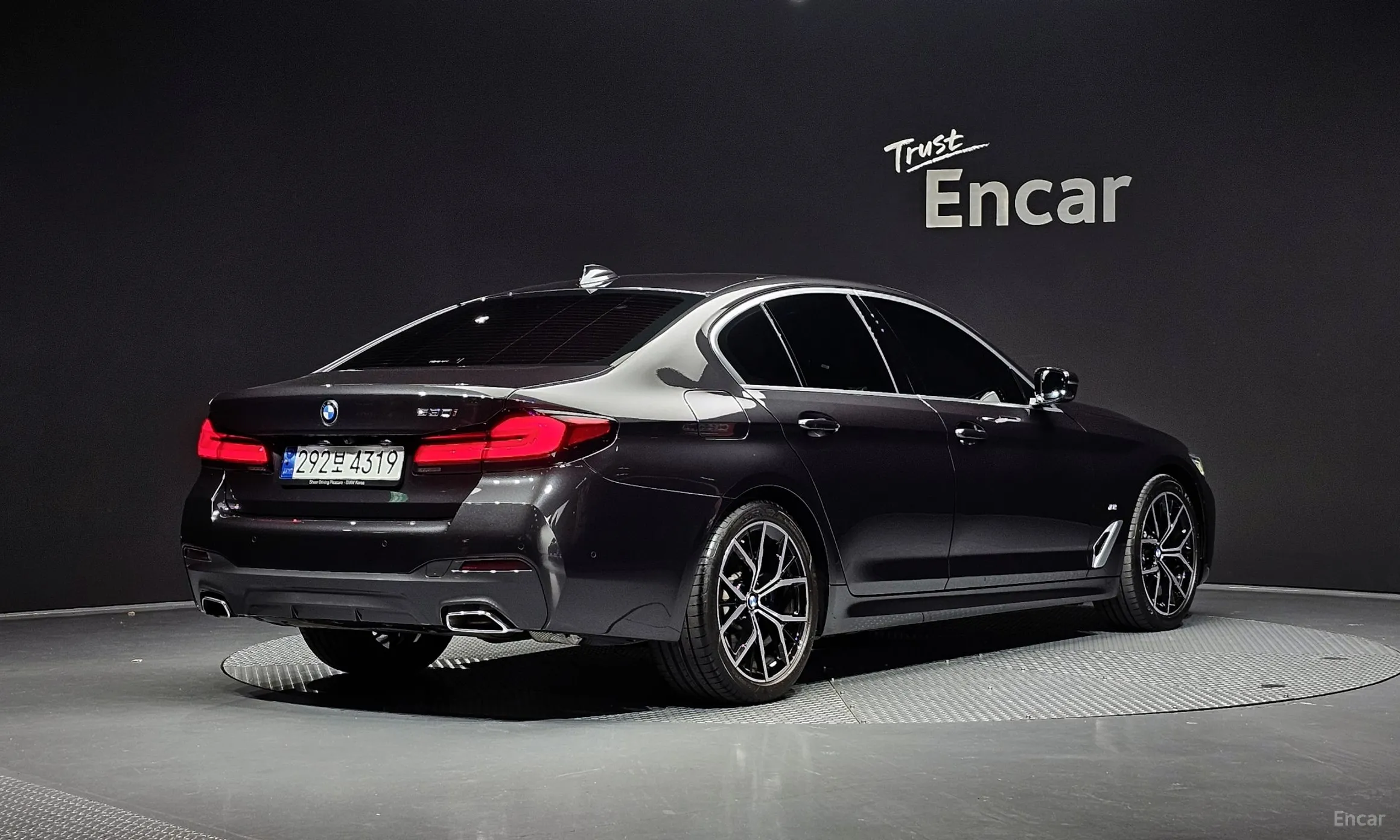 BMW 5 Series (G30) превью 2