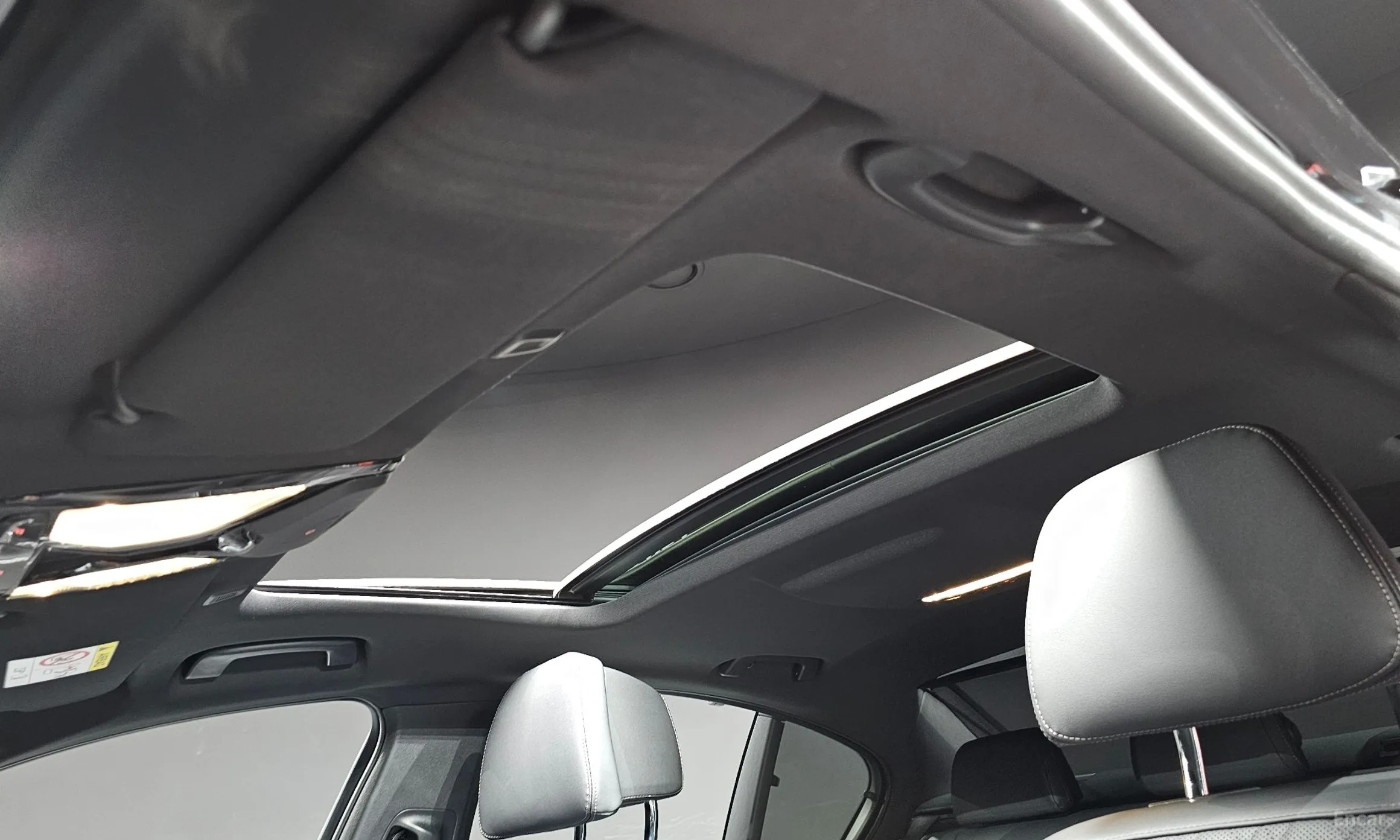 BMW 5 Series (G30) превью 19