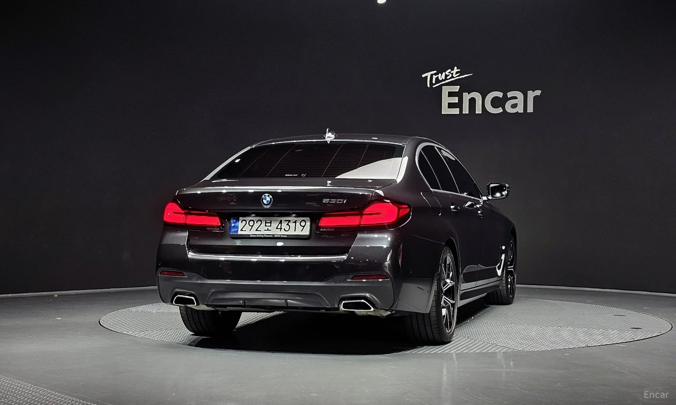 BMW 5 Series (G30) превью 4