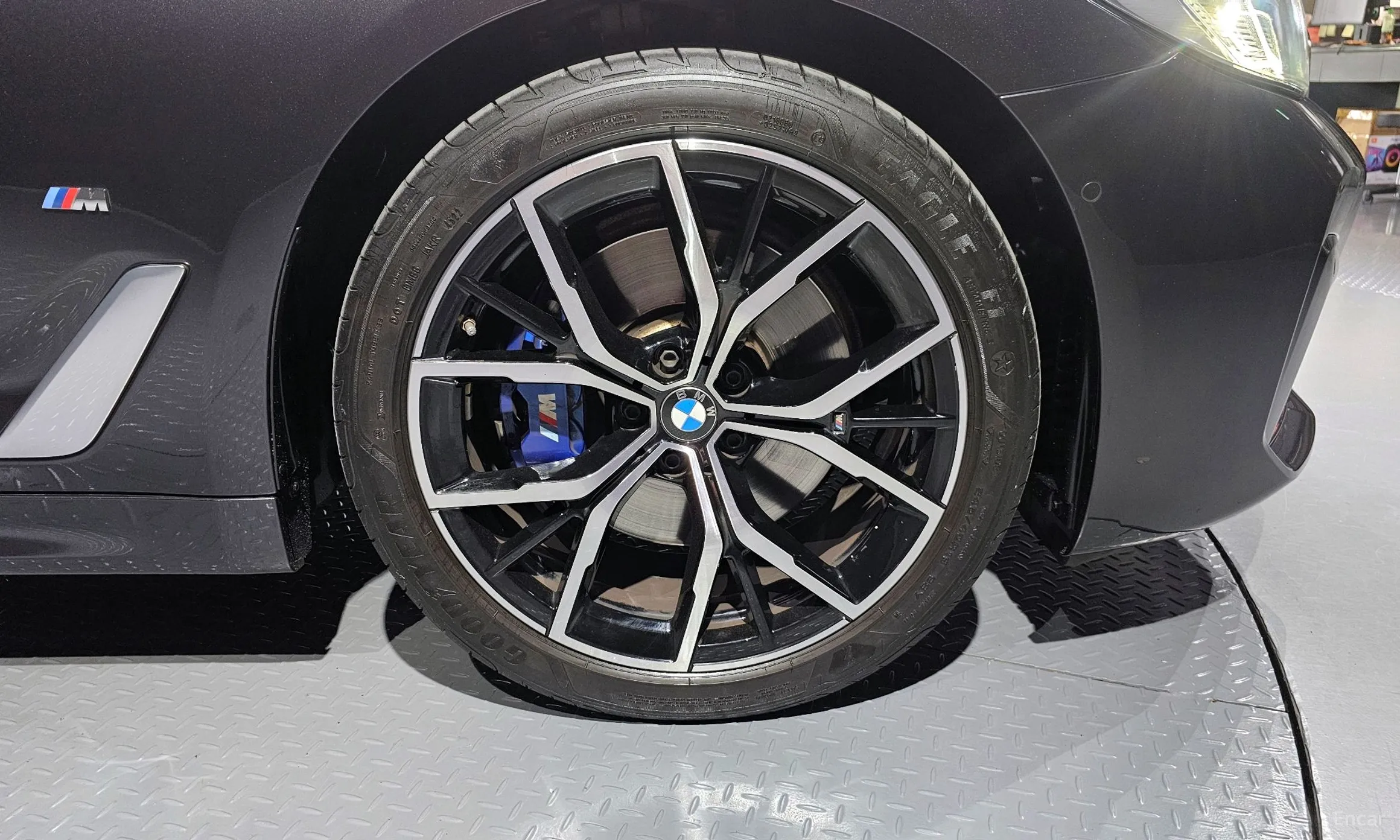 BMW 5 Series (G30) превью 5