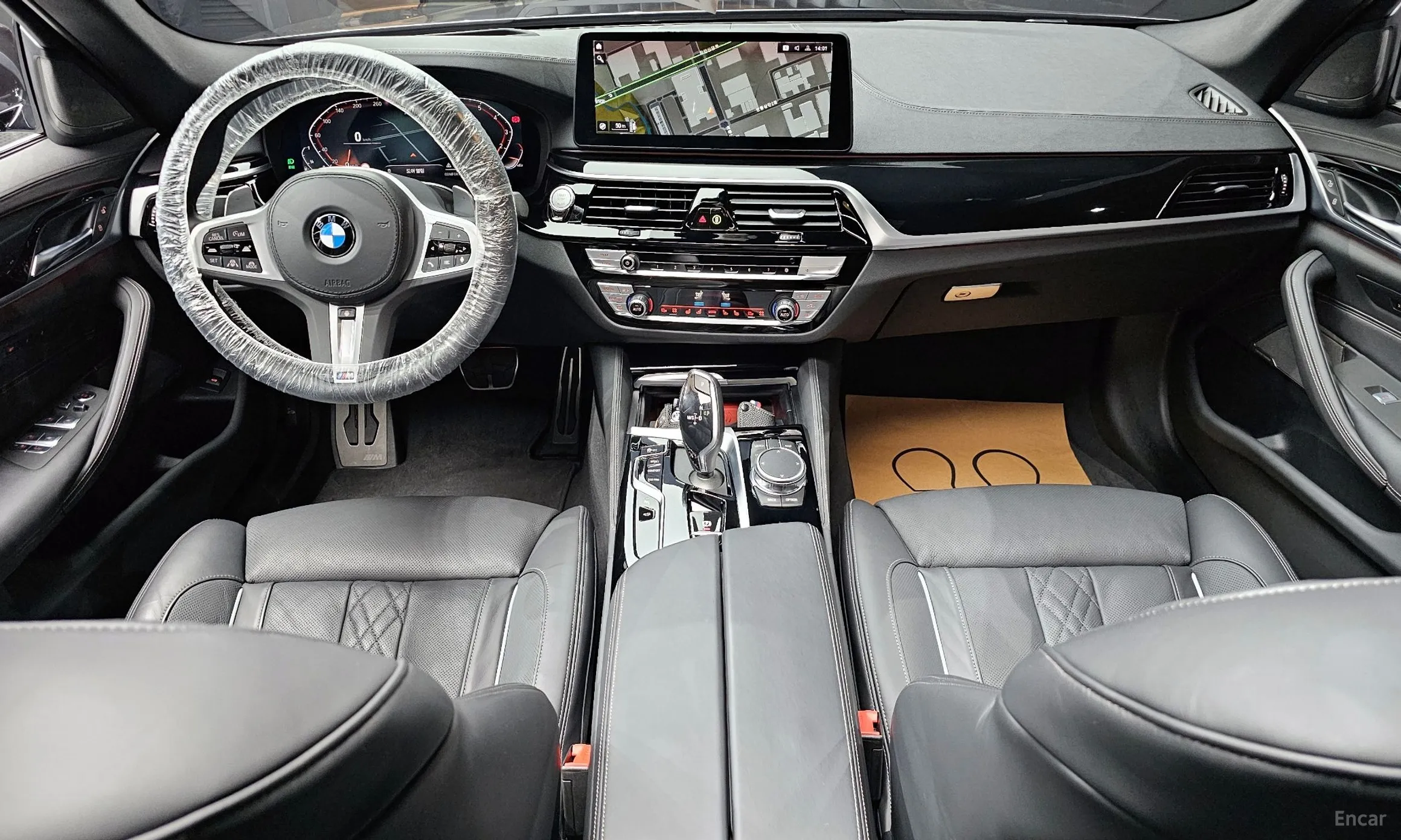 BMW 5 Series (G30) превью 7