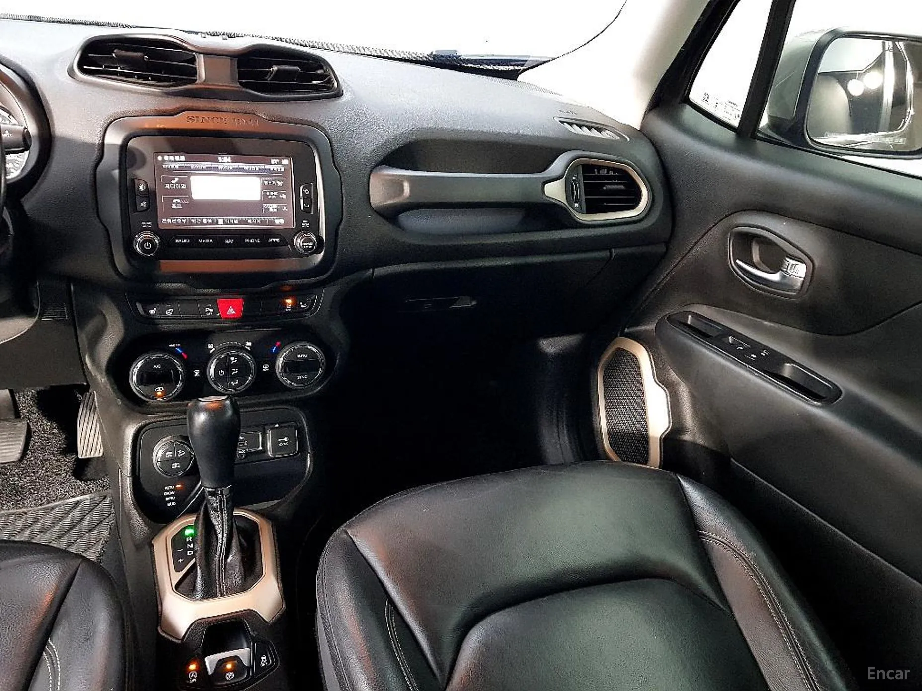 Jeep Renegade превью 10