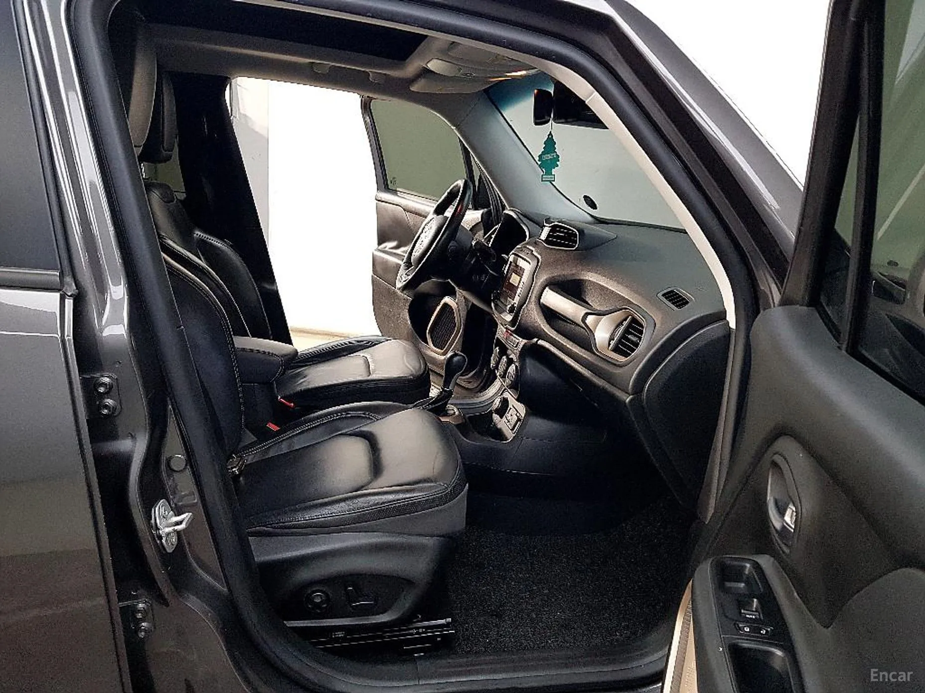 Jeep Renegade превью 14