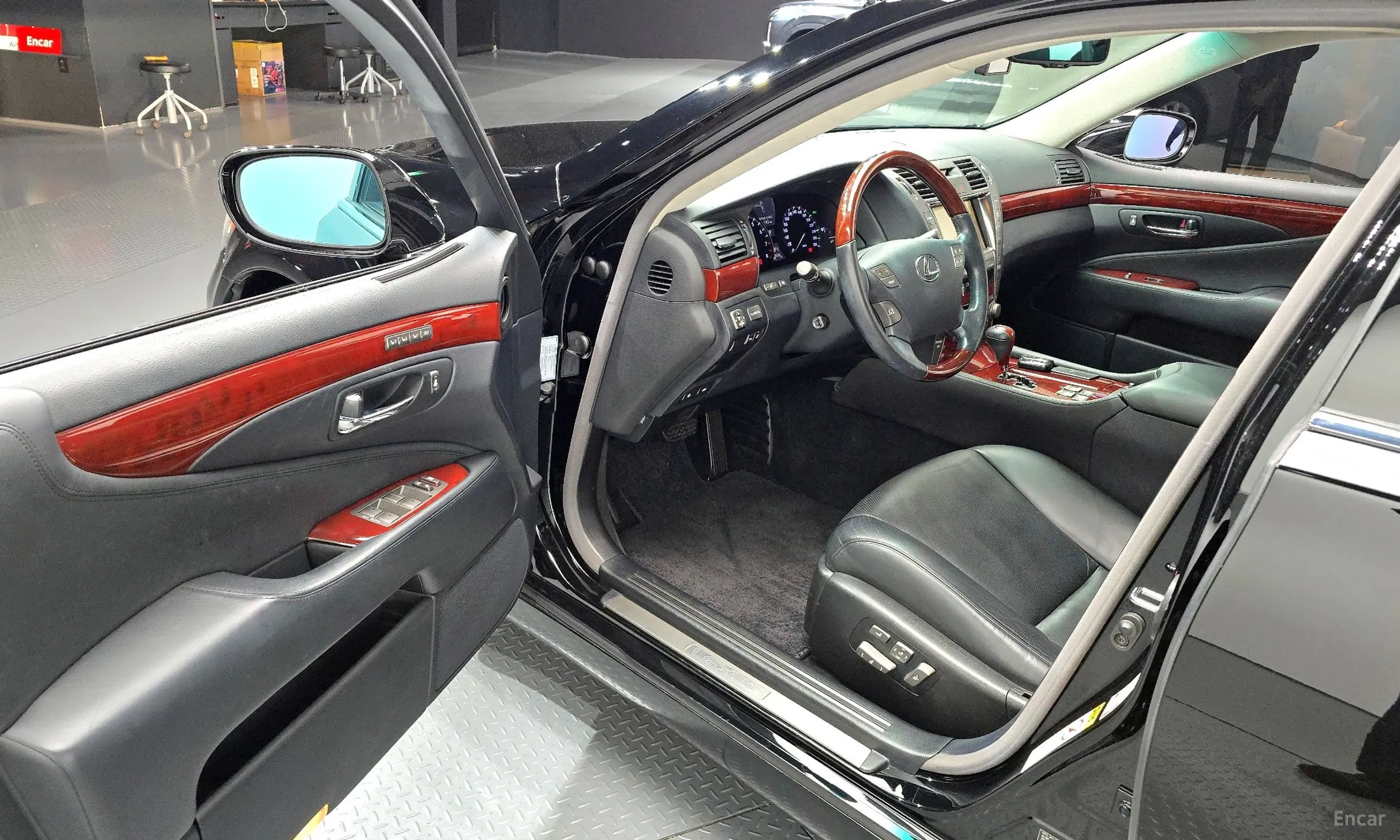 Lexus LS460L превью 10