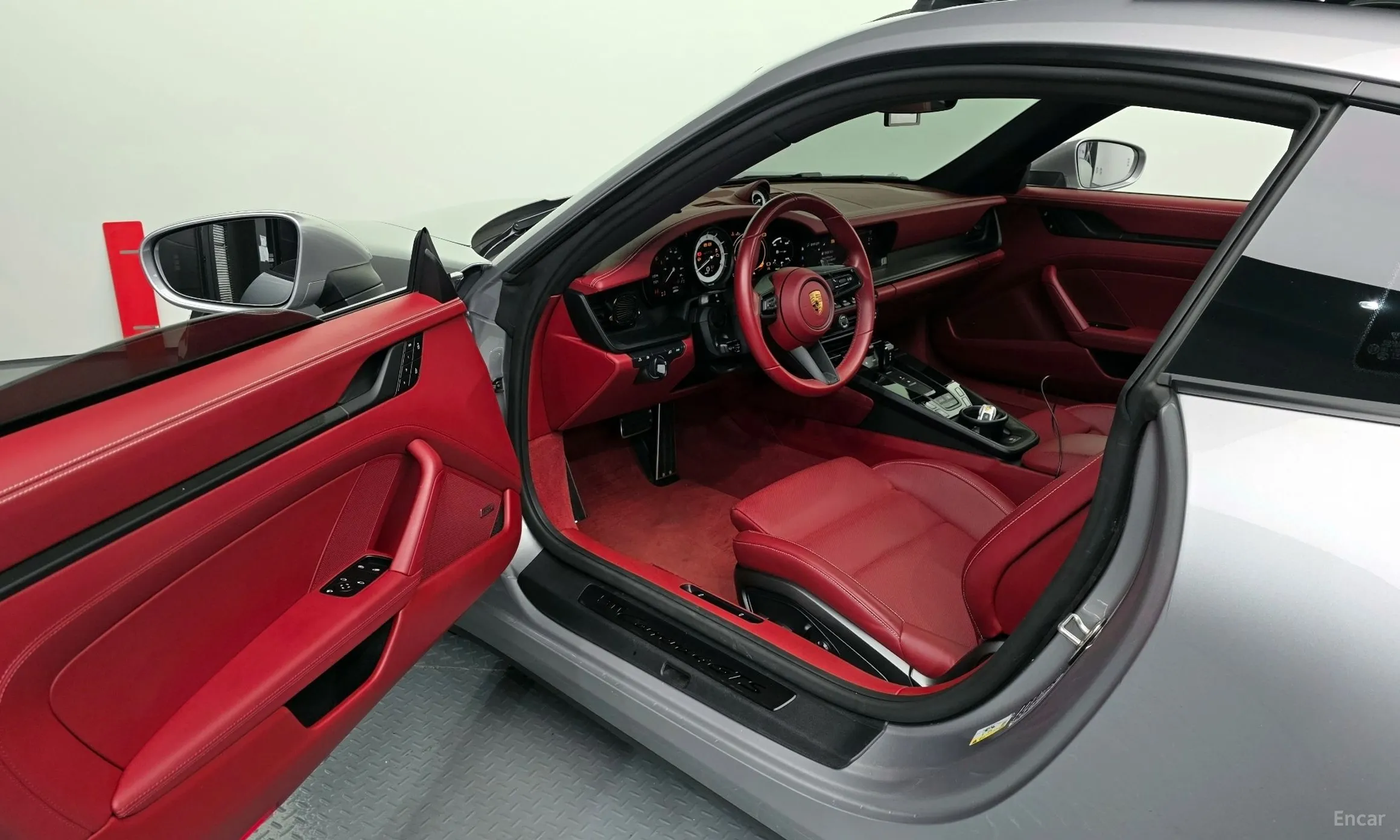 Porsche 911 (992) превью 10