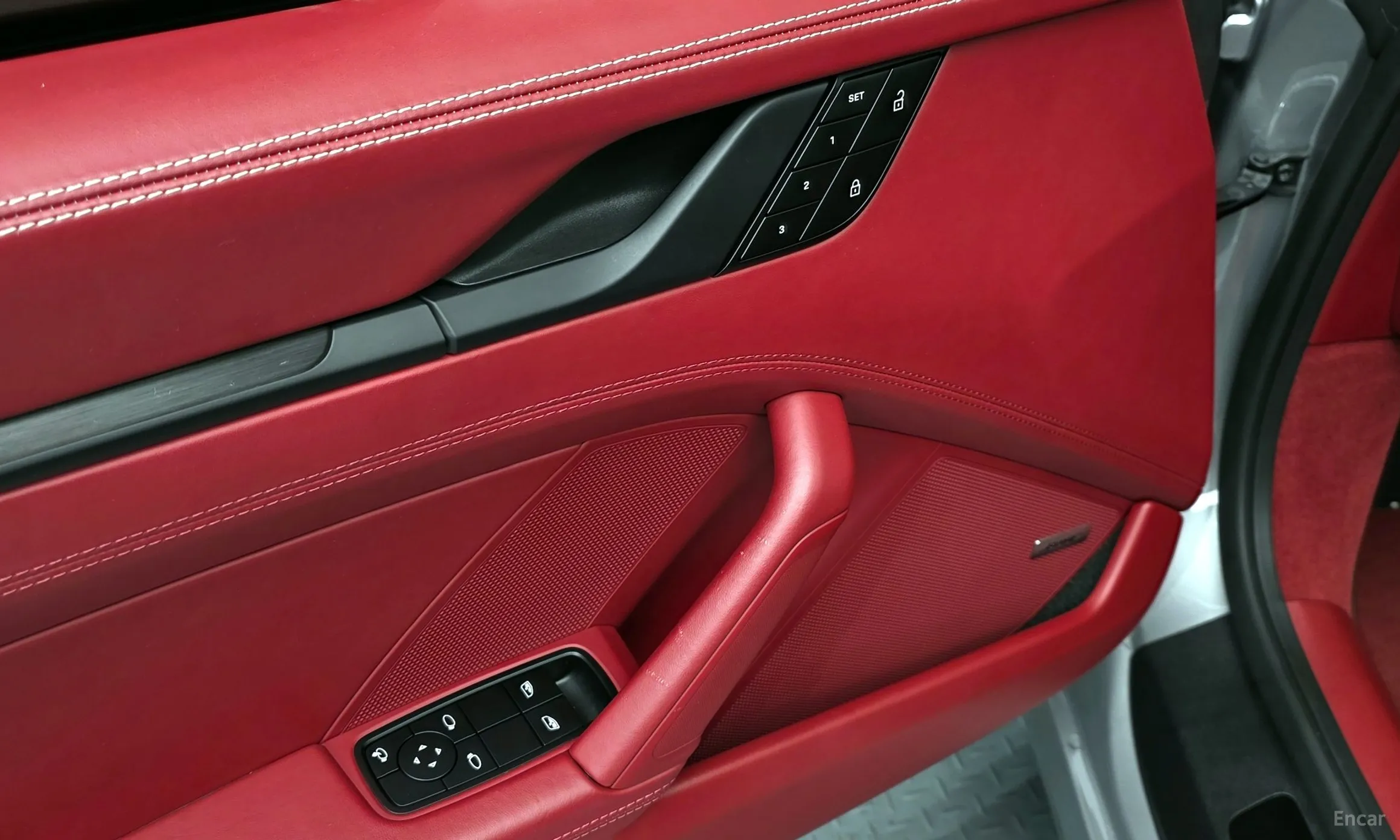 Porsche 911 (992) превью 11