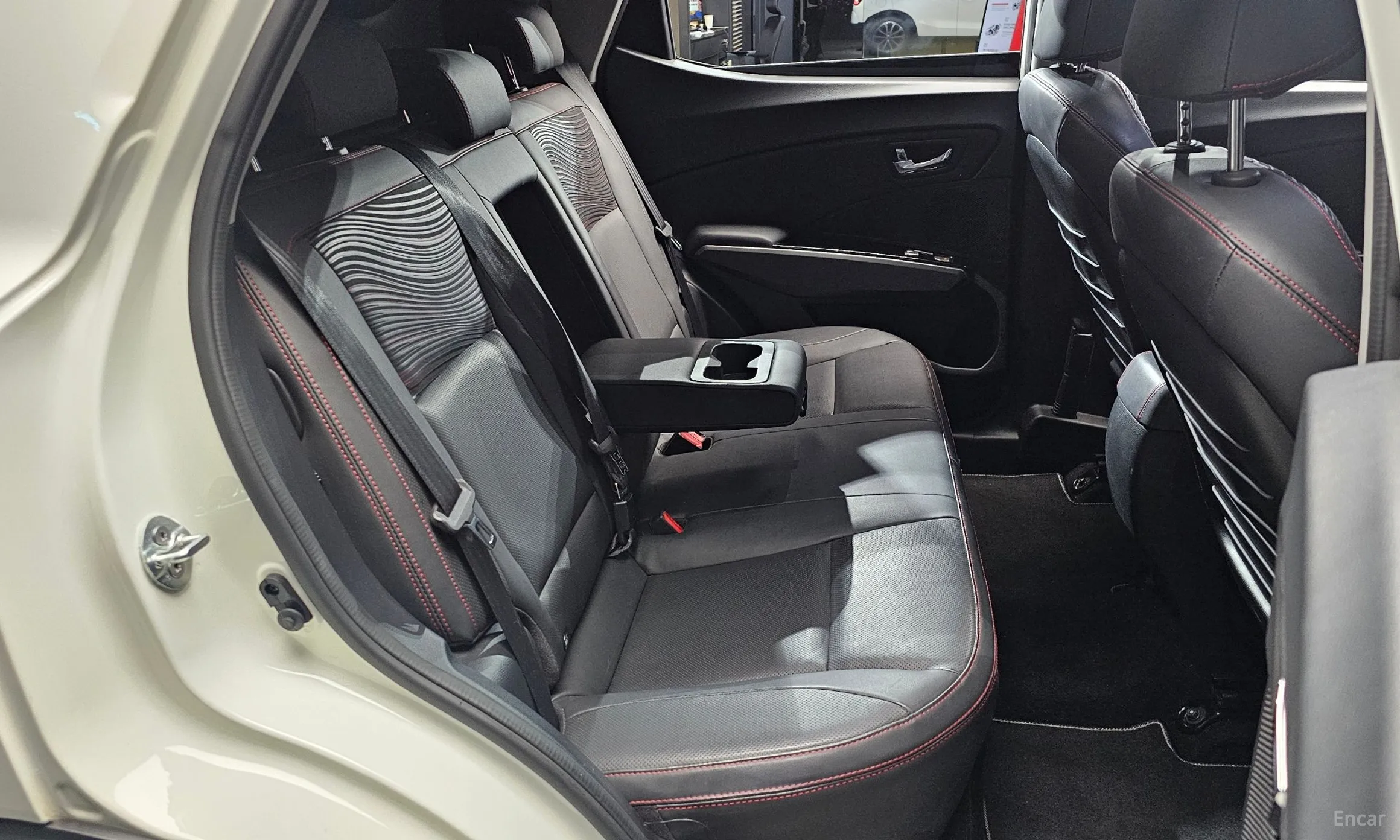 KG Mobility (SsangYong) Tivoli Air превью 12