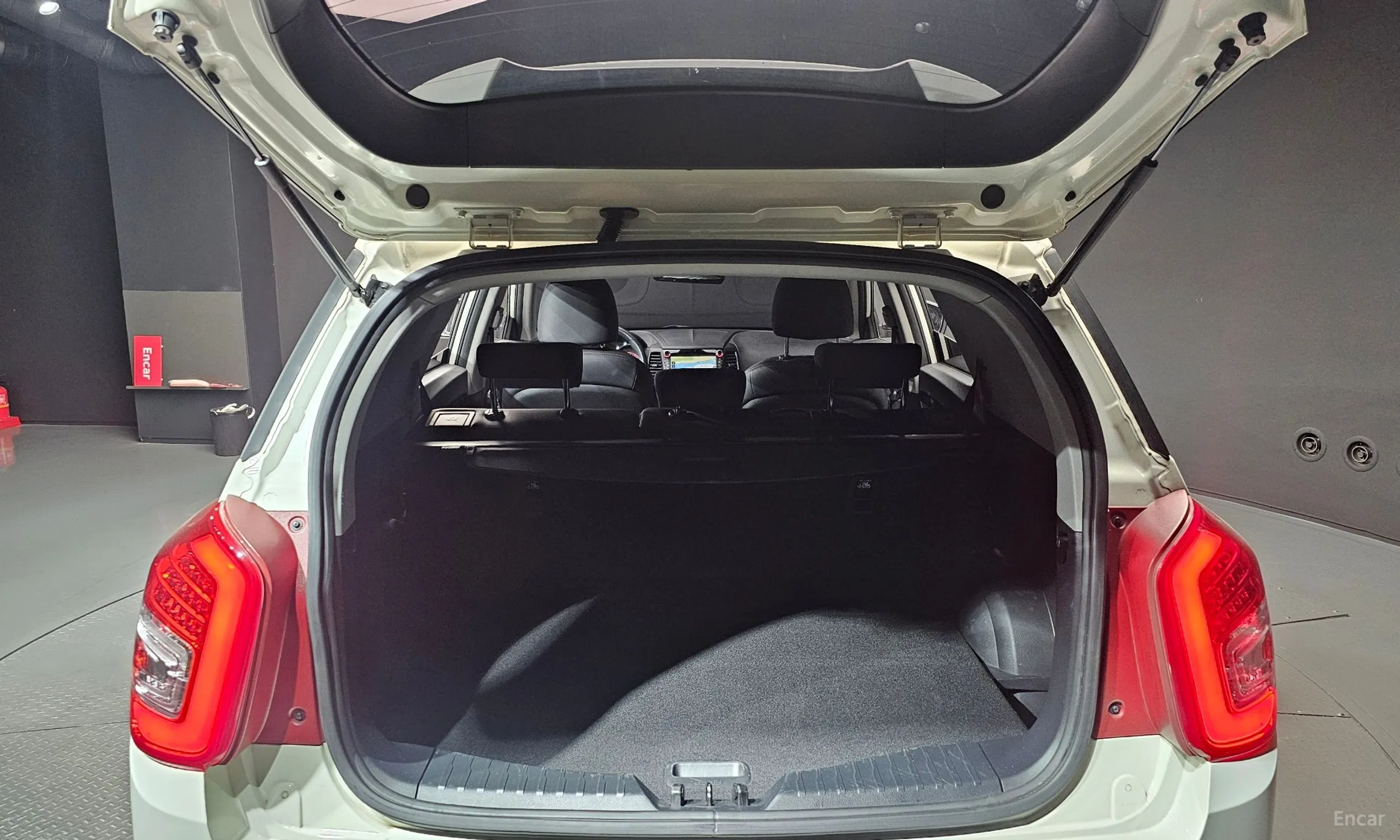 KG Mobility (SsangYong) Tivoli Air превью 20