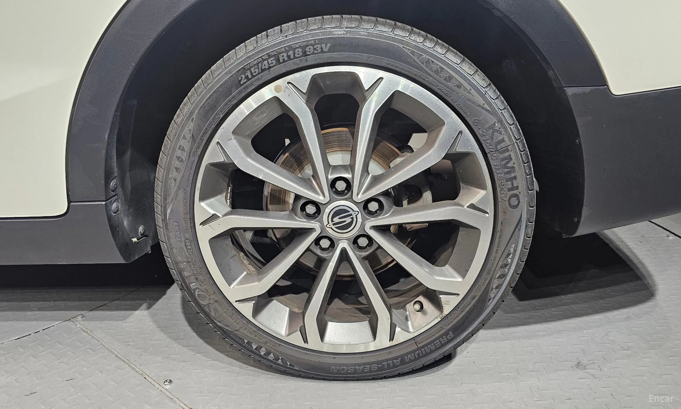 KG Mobility (SsangYong) Tivoli Air превью 5