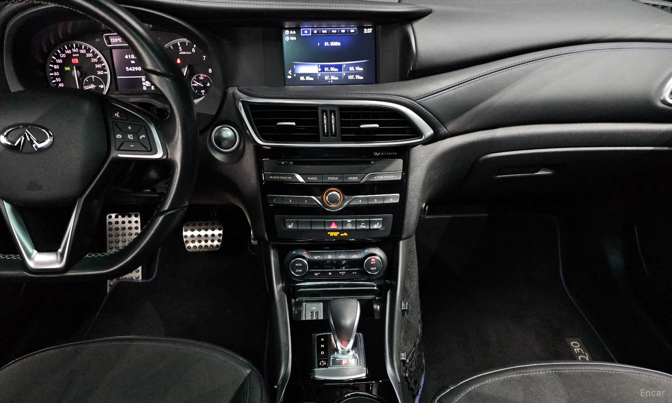 Infiniti Q30 превью 14