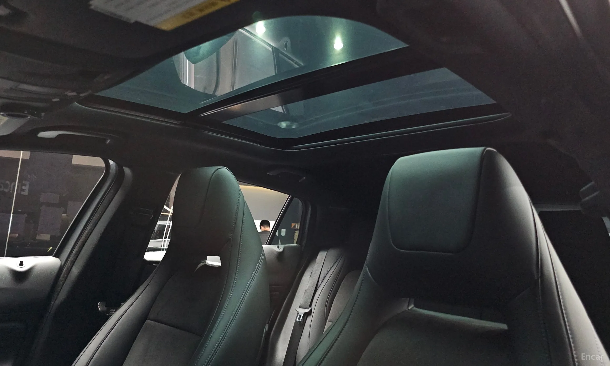 Infiniti Q30 превью 18