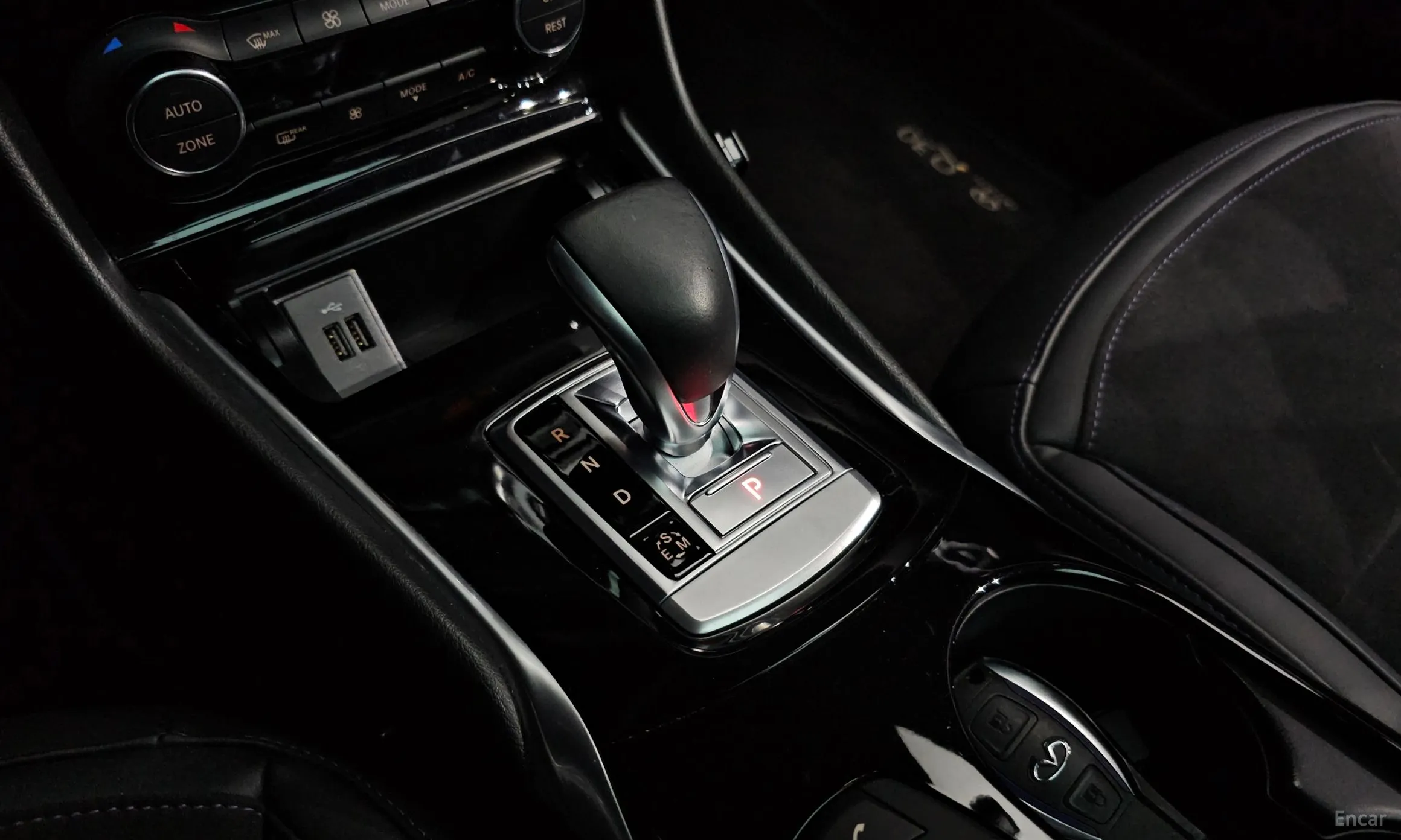 Infiniti Q30 превью 9