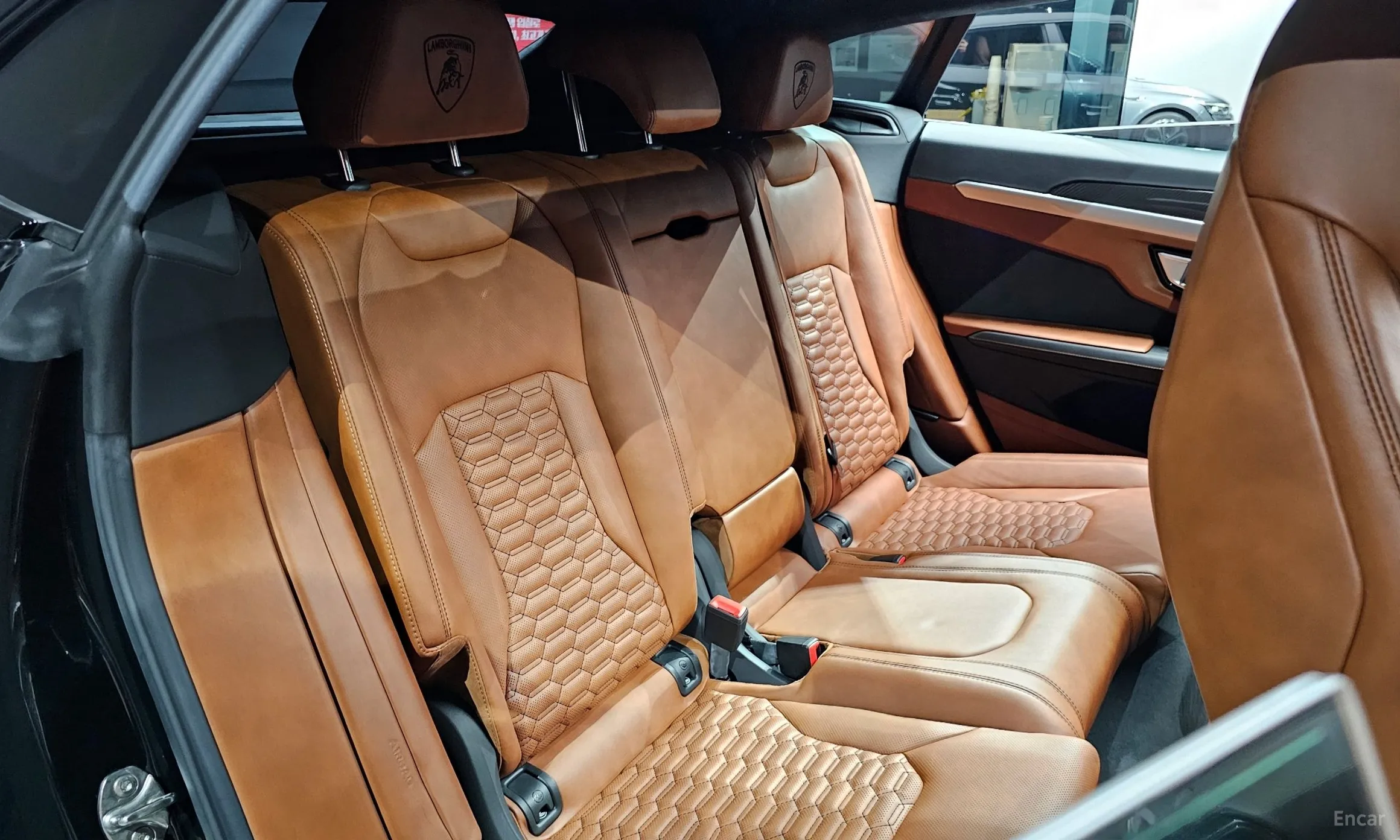 Lamborghini Urus превью 12
