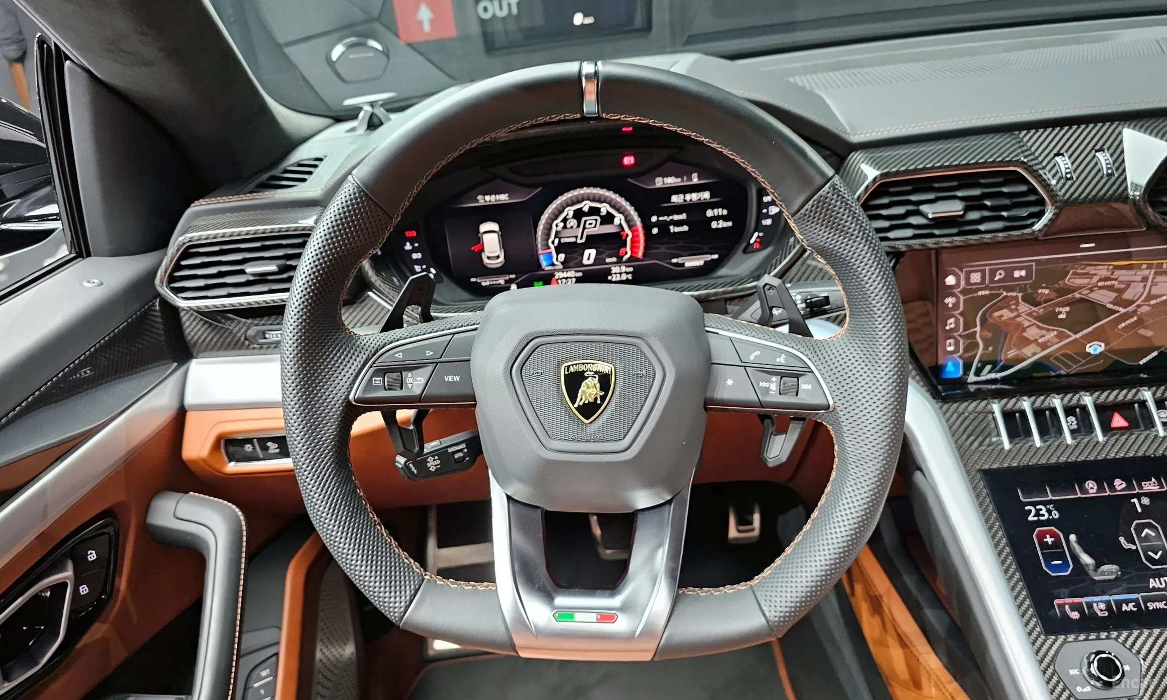 Lamborghini Urus превью 13