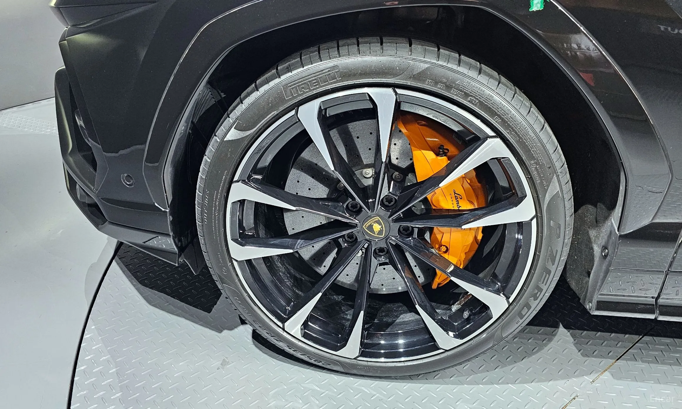 Lamborghini Urus превью 5