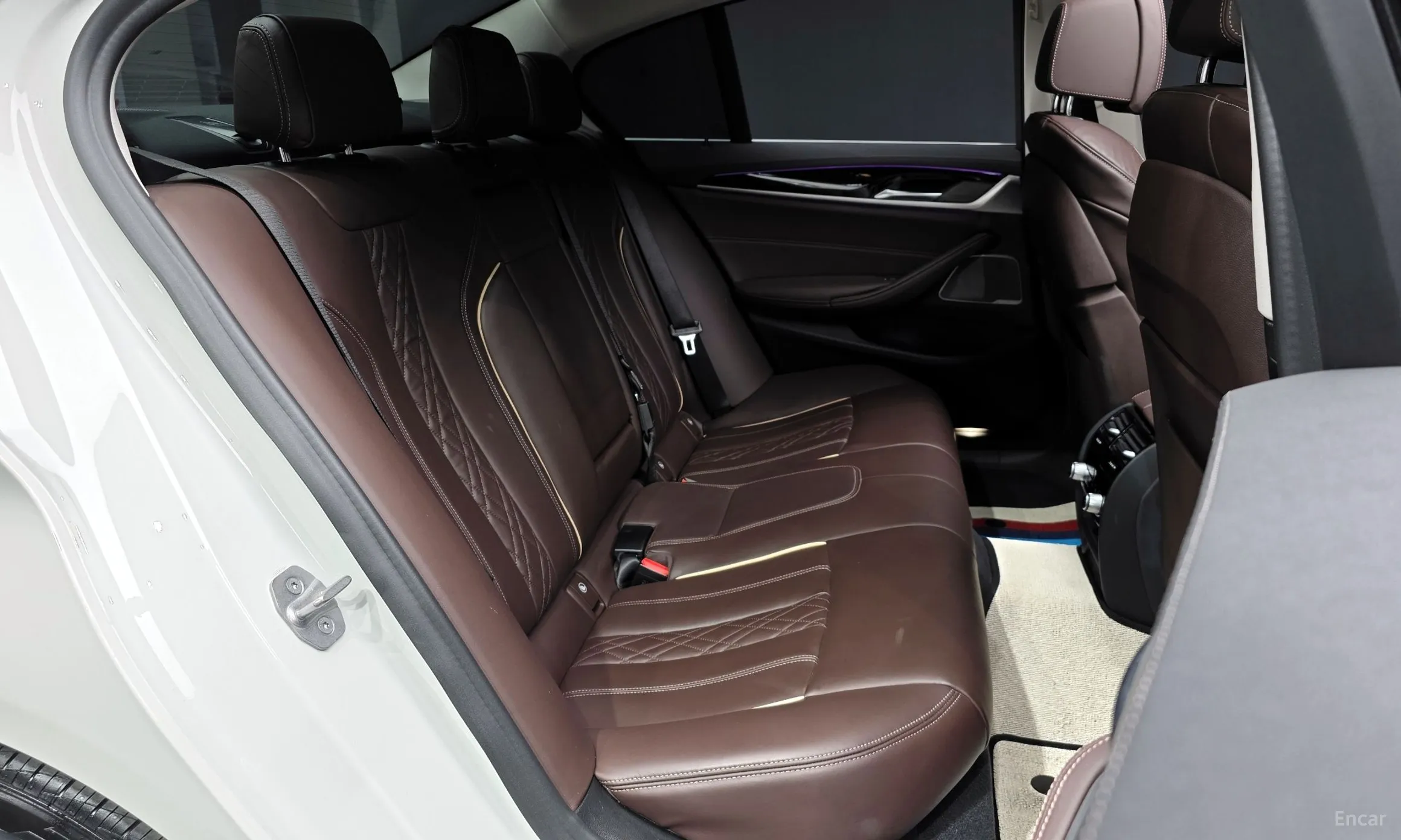 BMW 5 Series (G30) превью 12