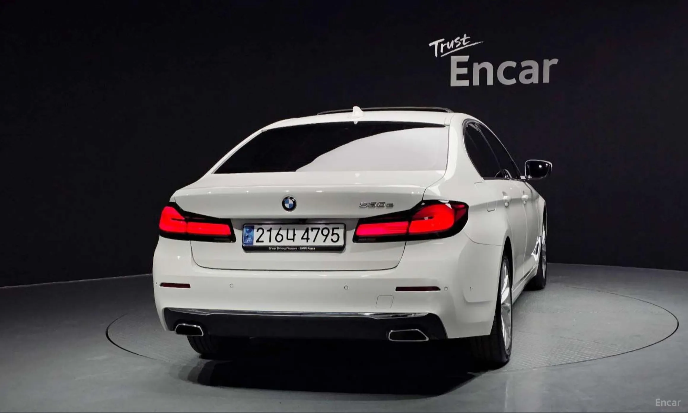 BMW 5 Series (G30) превью 4