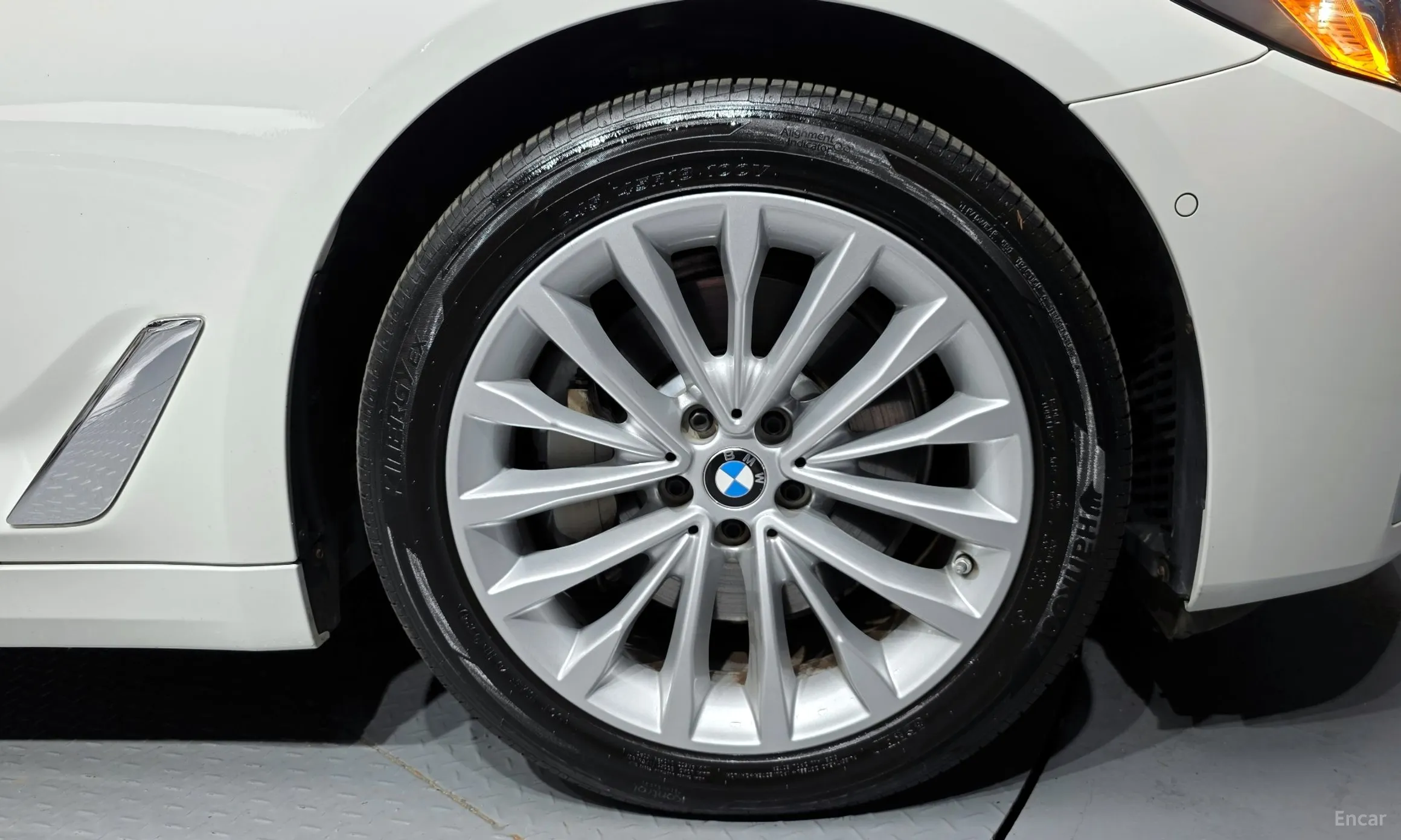 BMW 5 Series (G30) превью 5