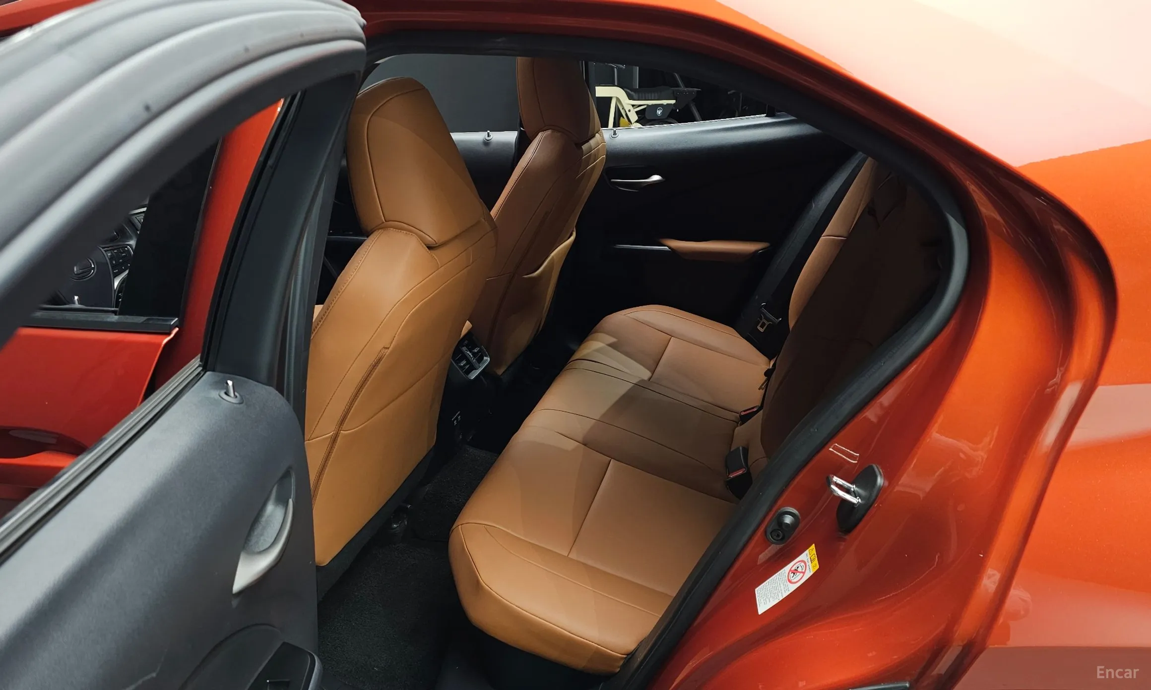 Lexus UX250h превью 12
