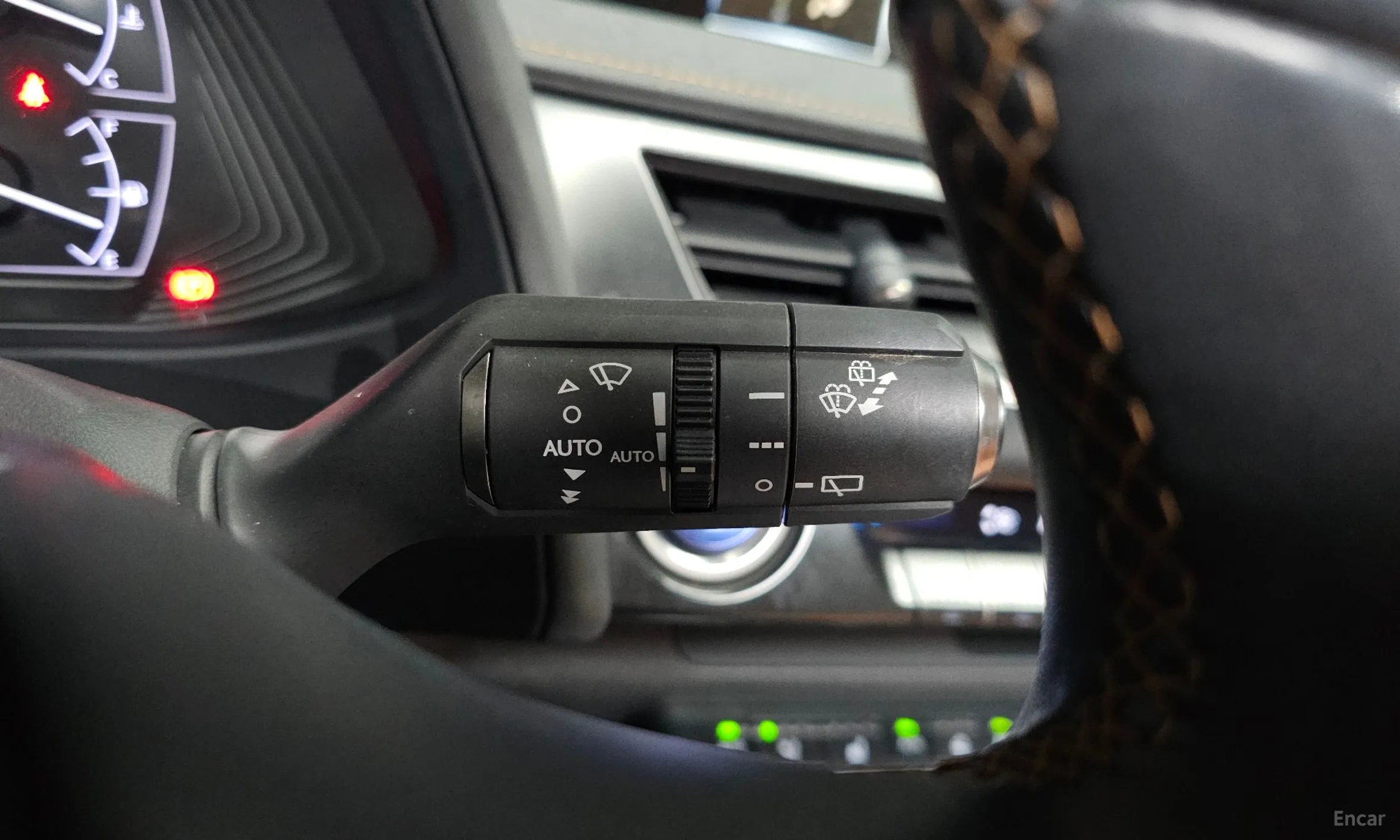 Lexus UX250h превью 18