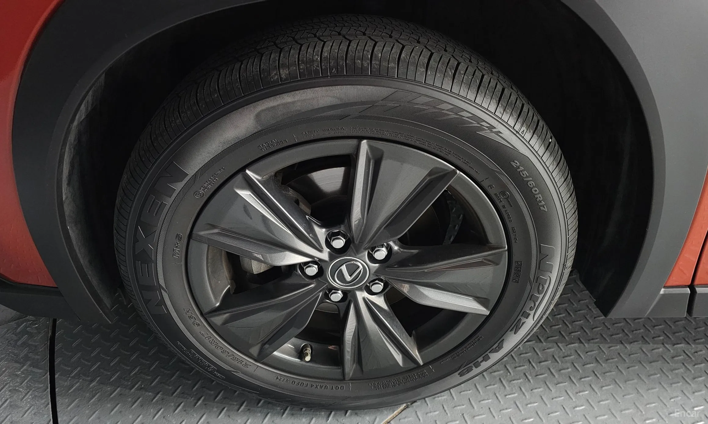 Lexus UX250h превью 5