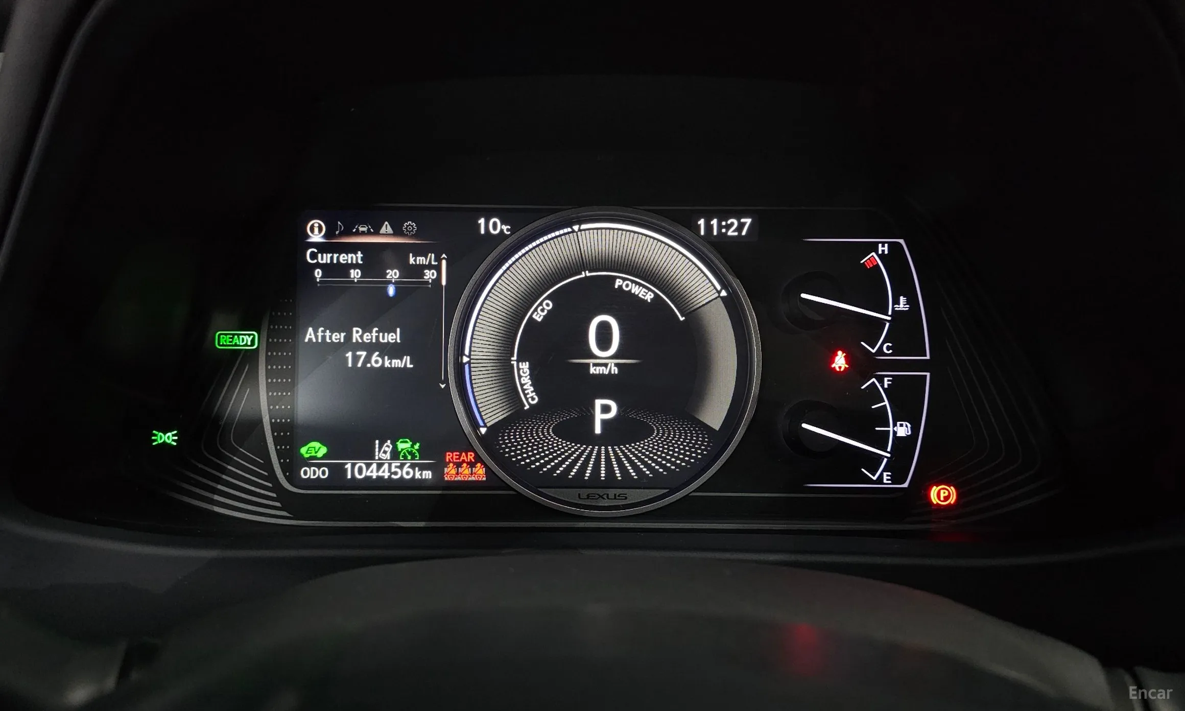 Lexus UX250h превью 8