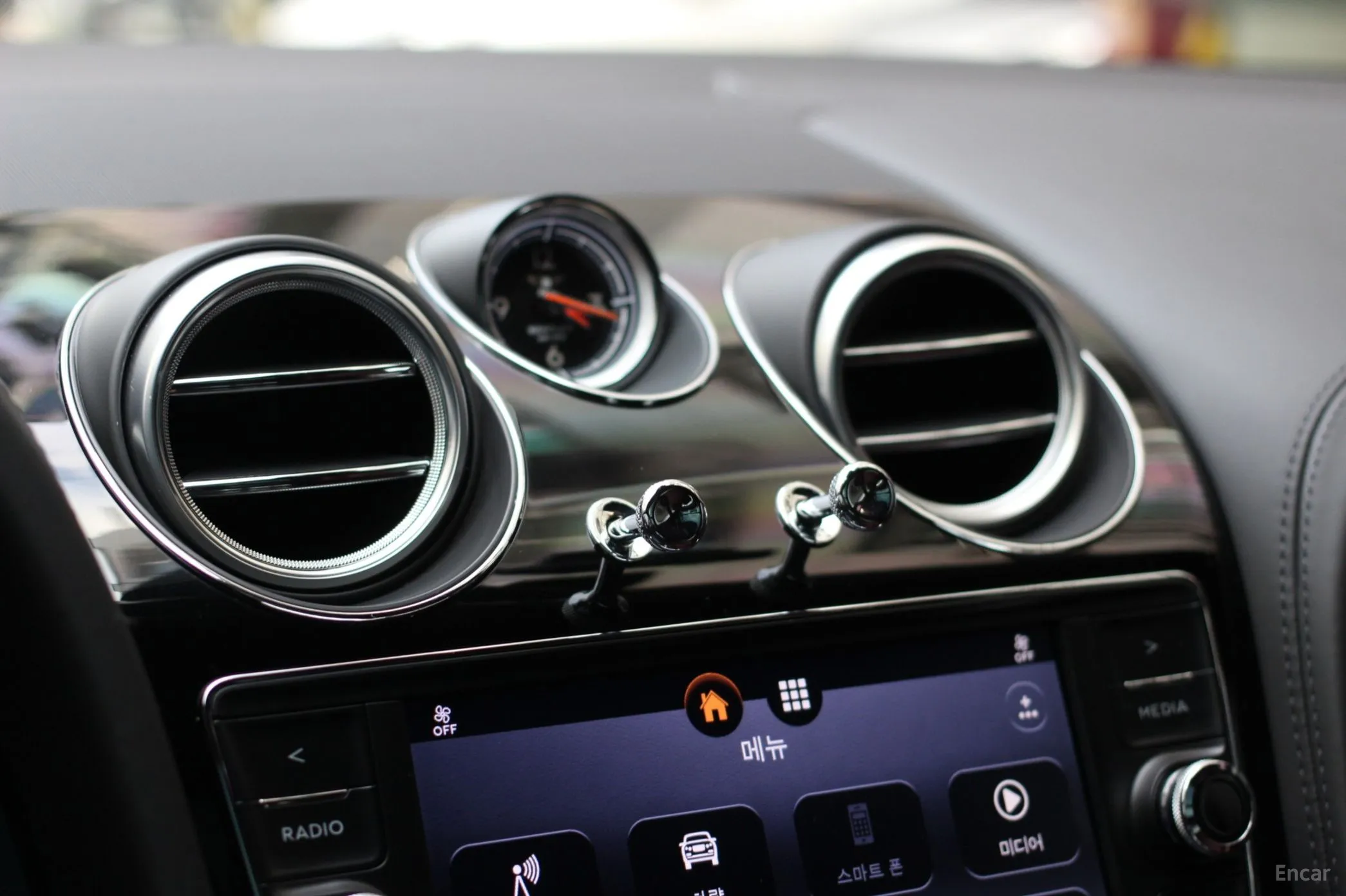 Bentley Bentayga превью 10