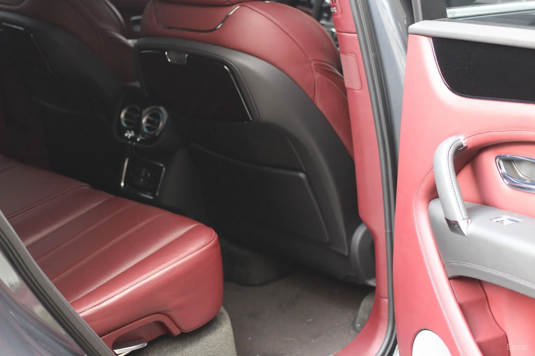 Bentley Bentayga превью 14
