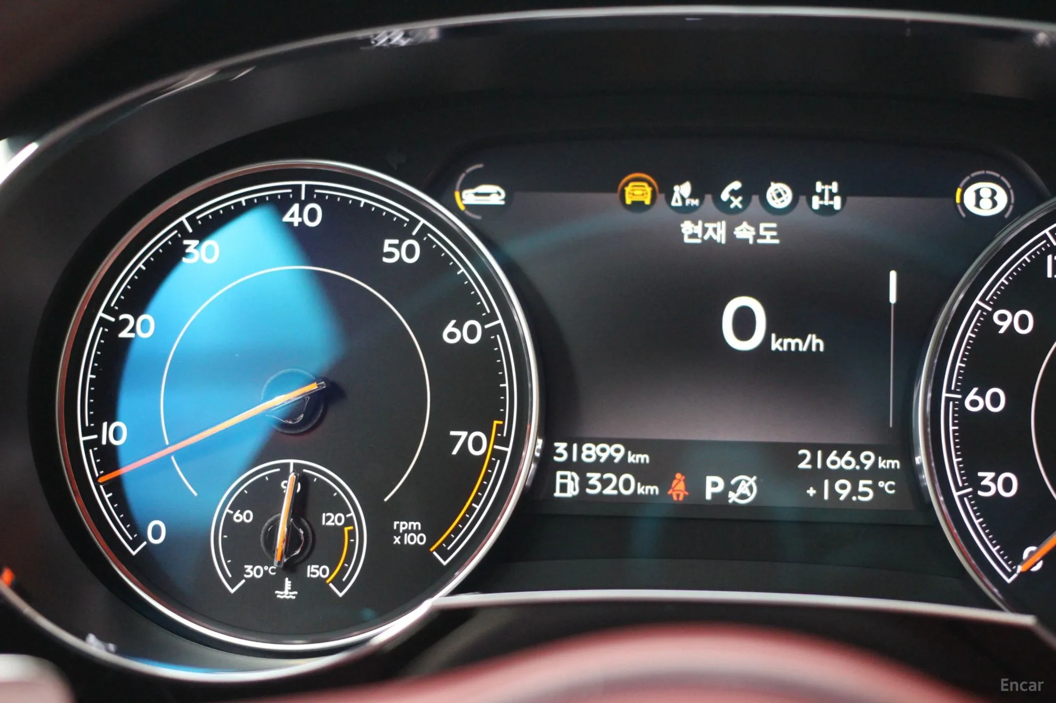 Bentley Bentayga превью 8