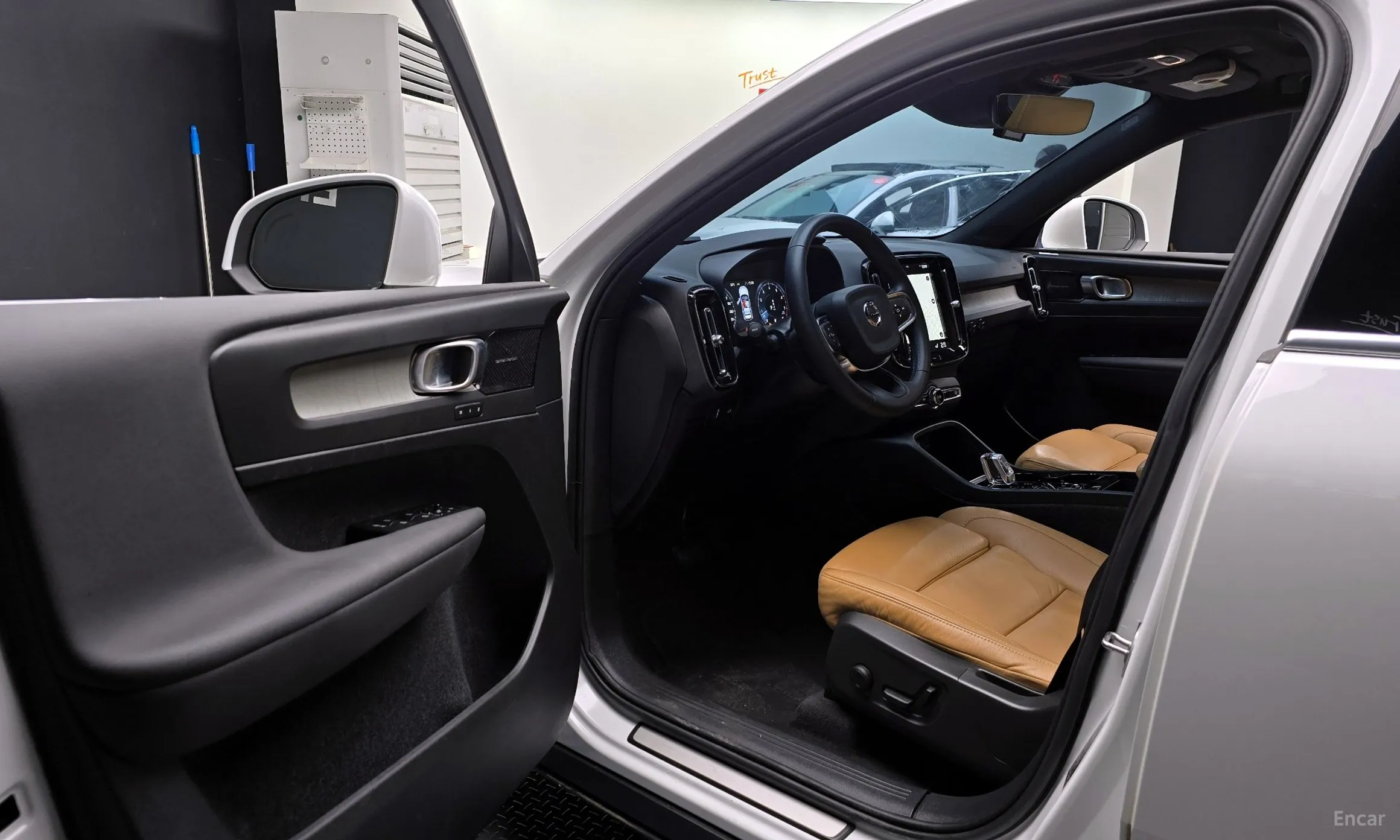 Volvo XC40 превью 10