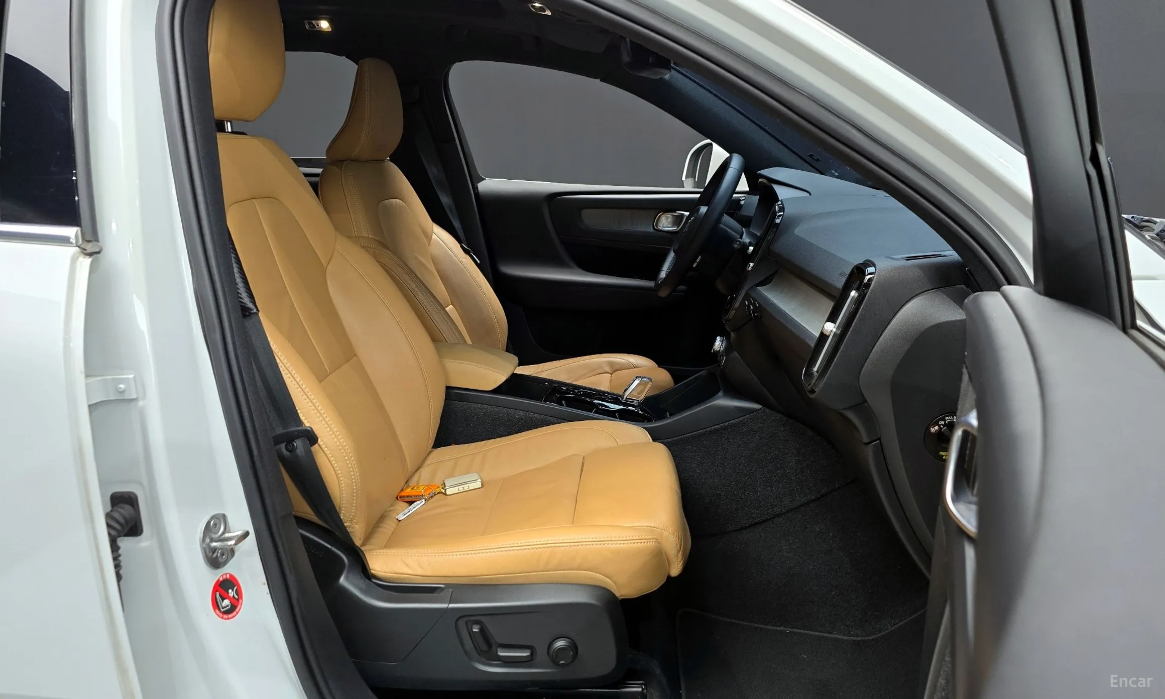 Volvo XC40 превью 11
