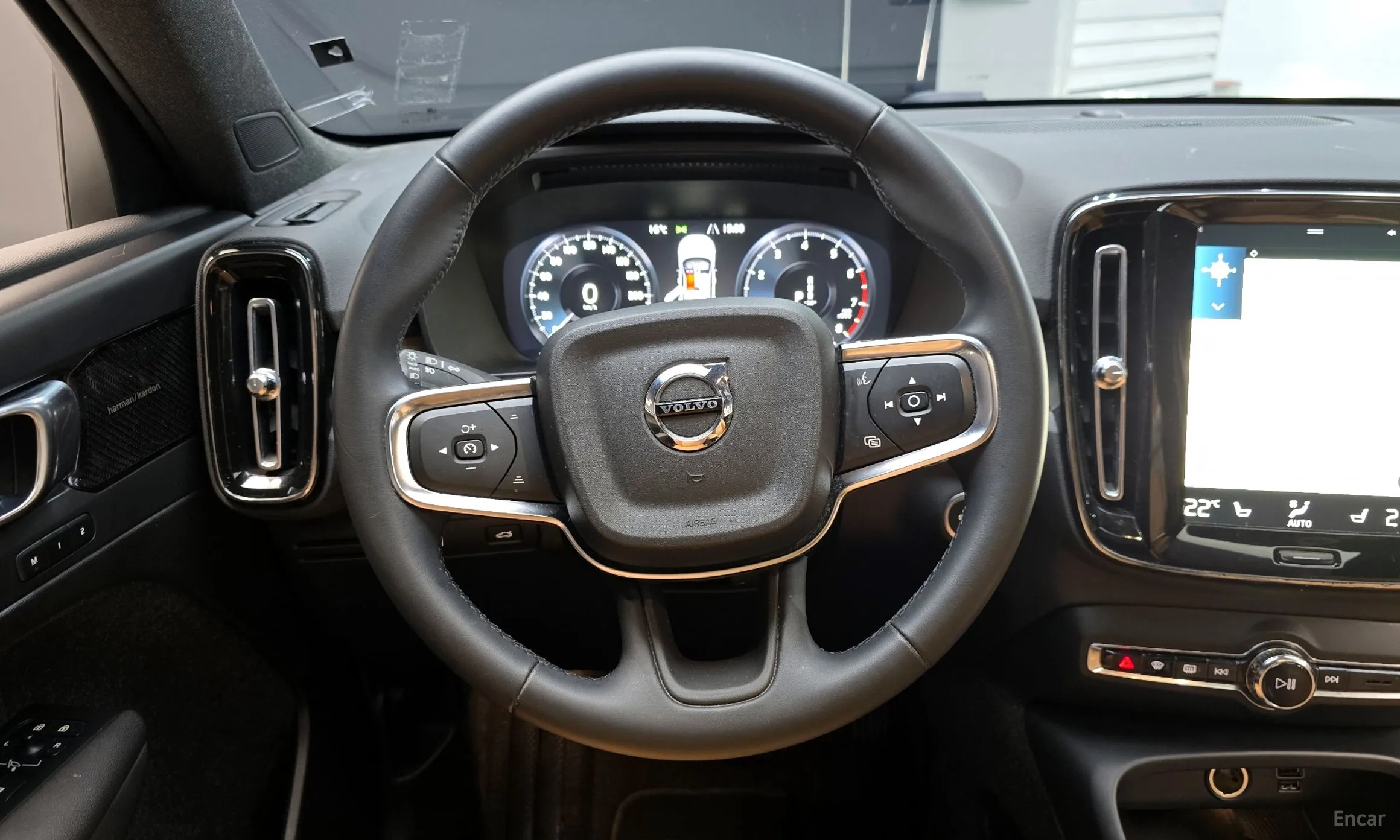 Volvo XC40 превью 13