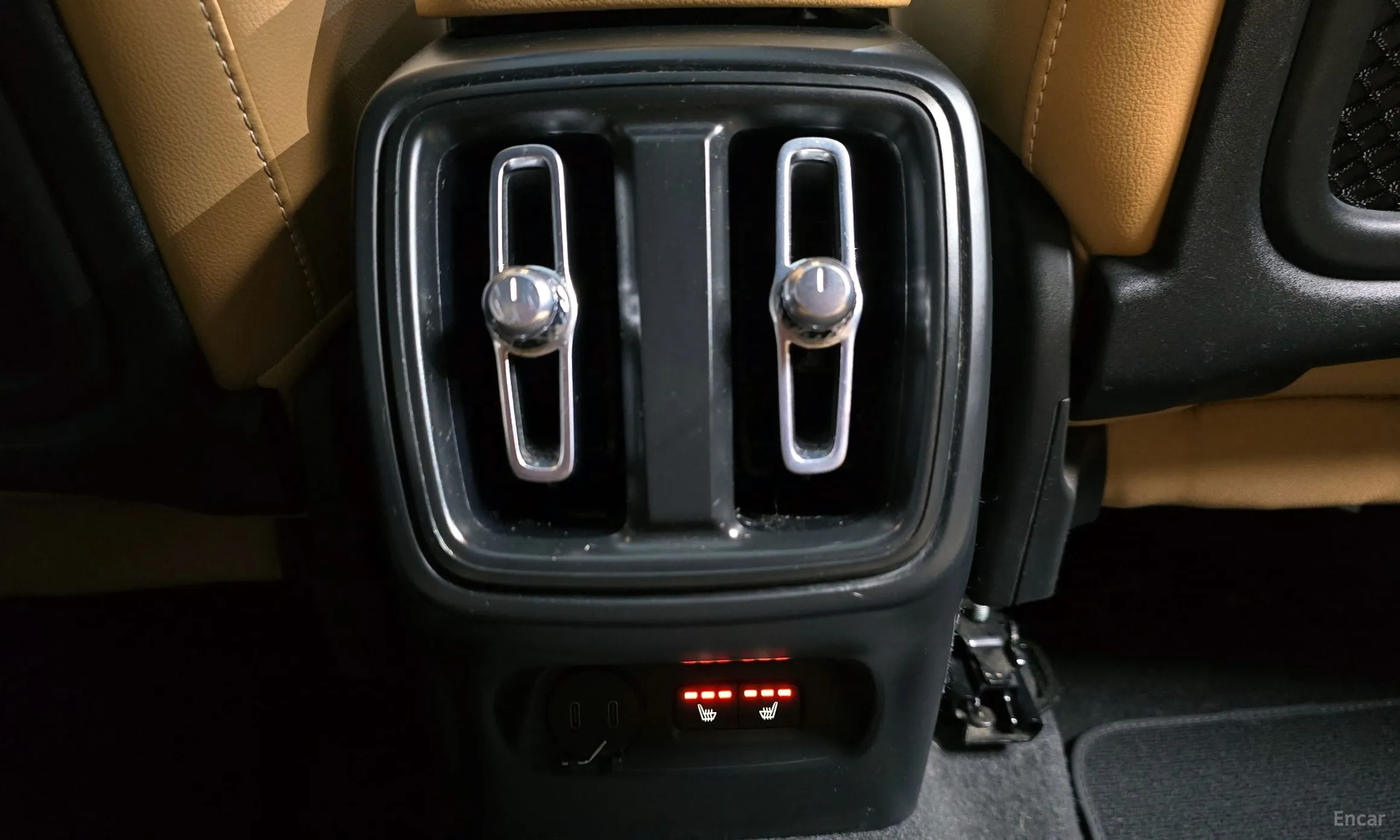Volvo XC40 превью 19