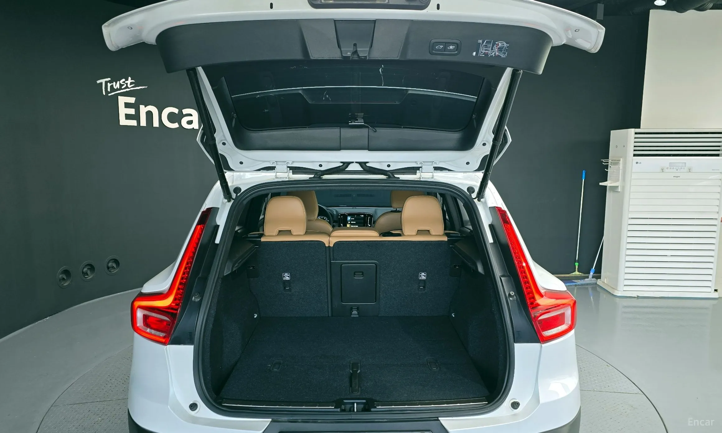 Volvo XC40 превью 20