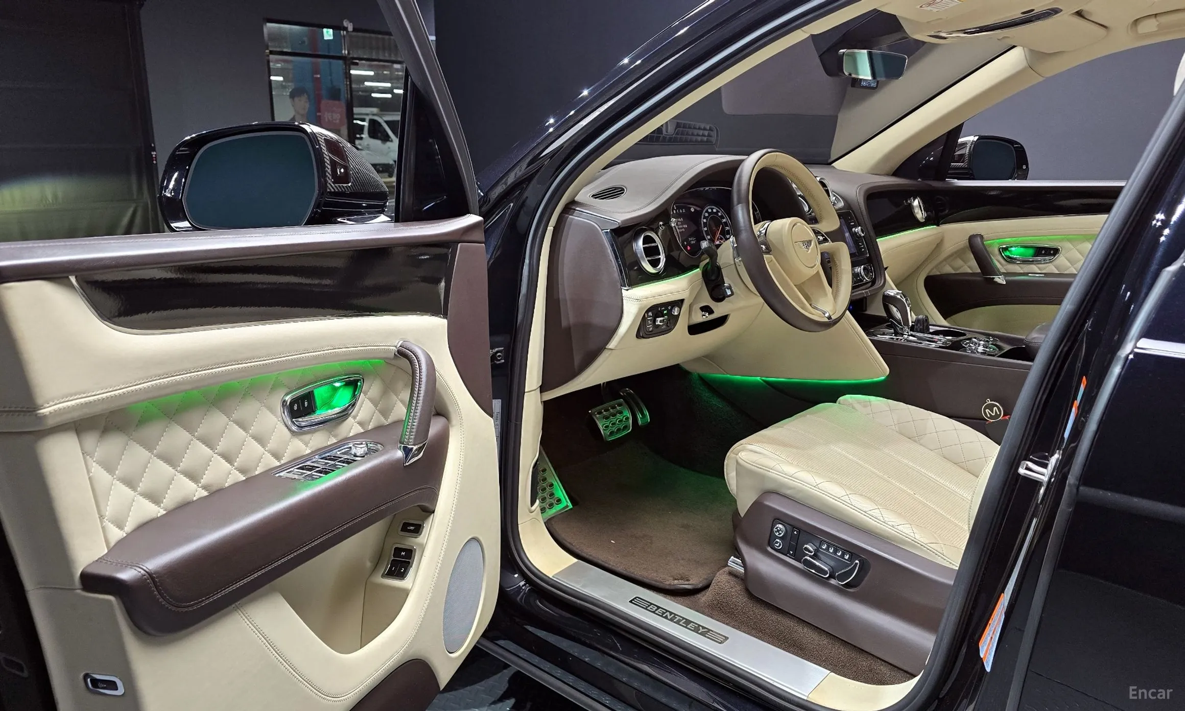 Bentley Bentayga превью 11