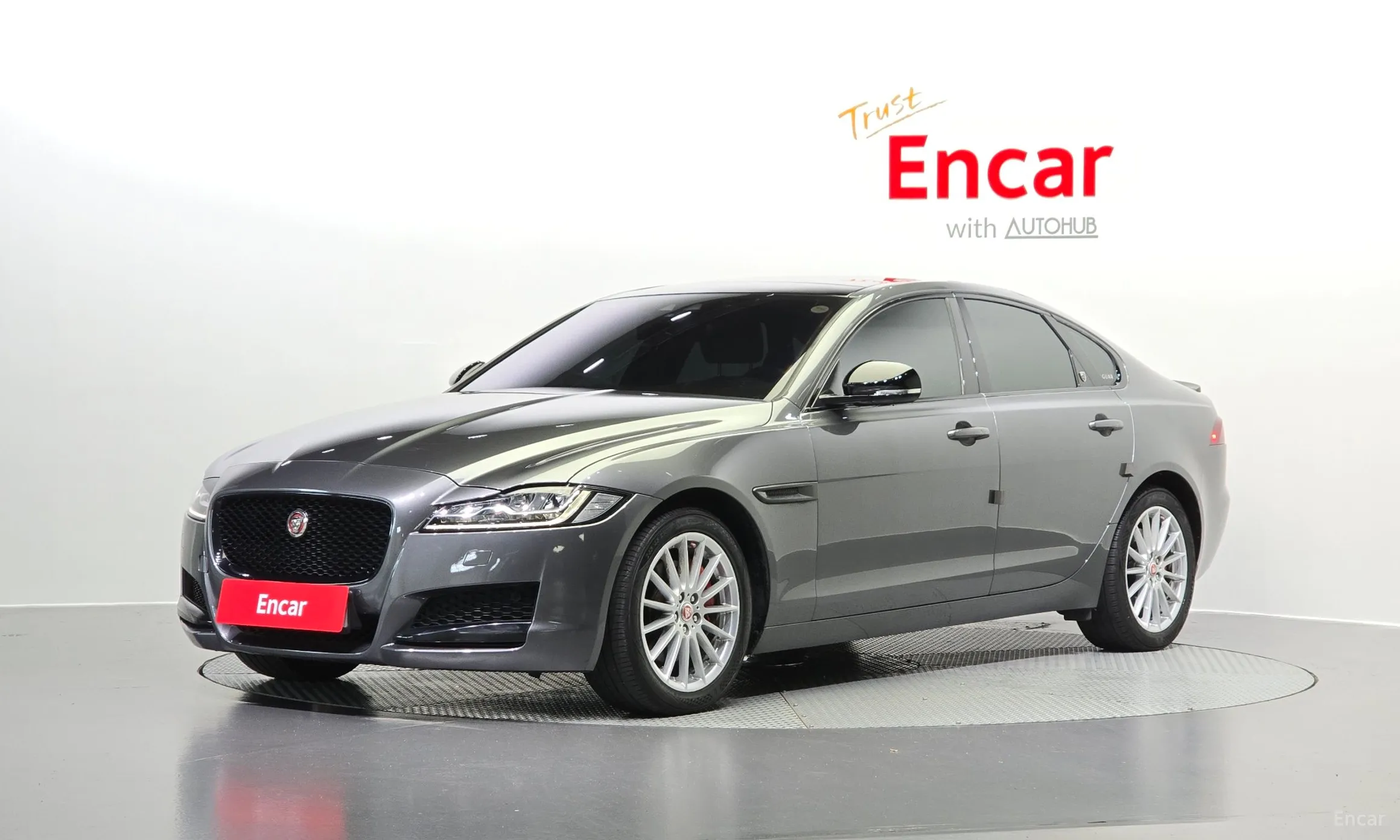 Jaguar XF (x260)