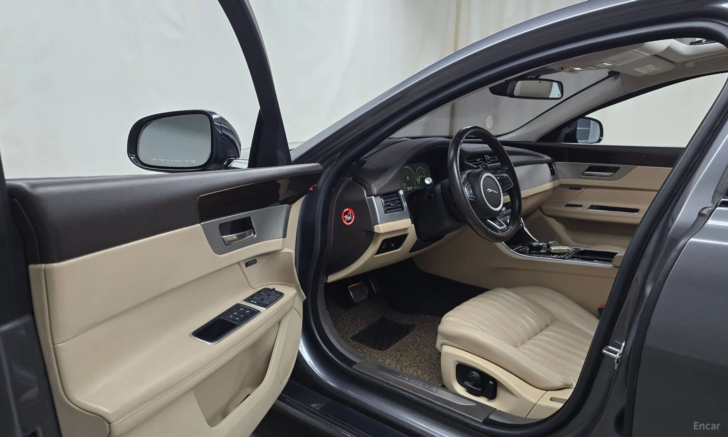 Jaguar XF (x260) превью 10
