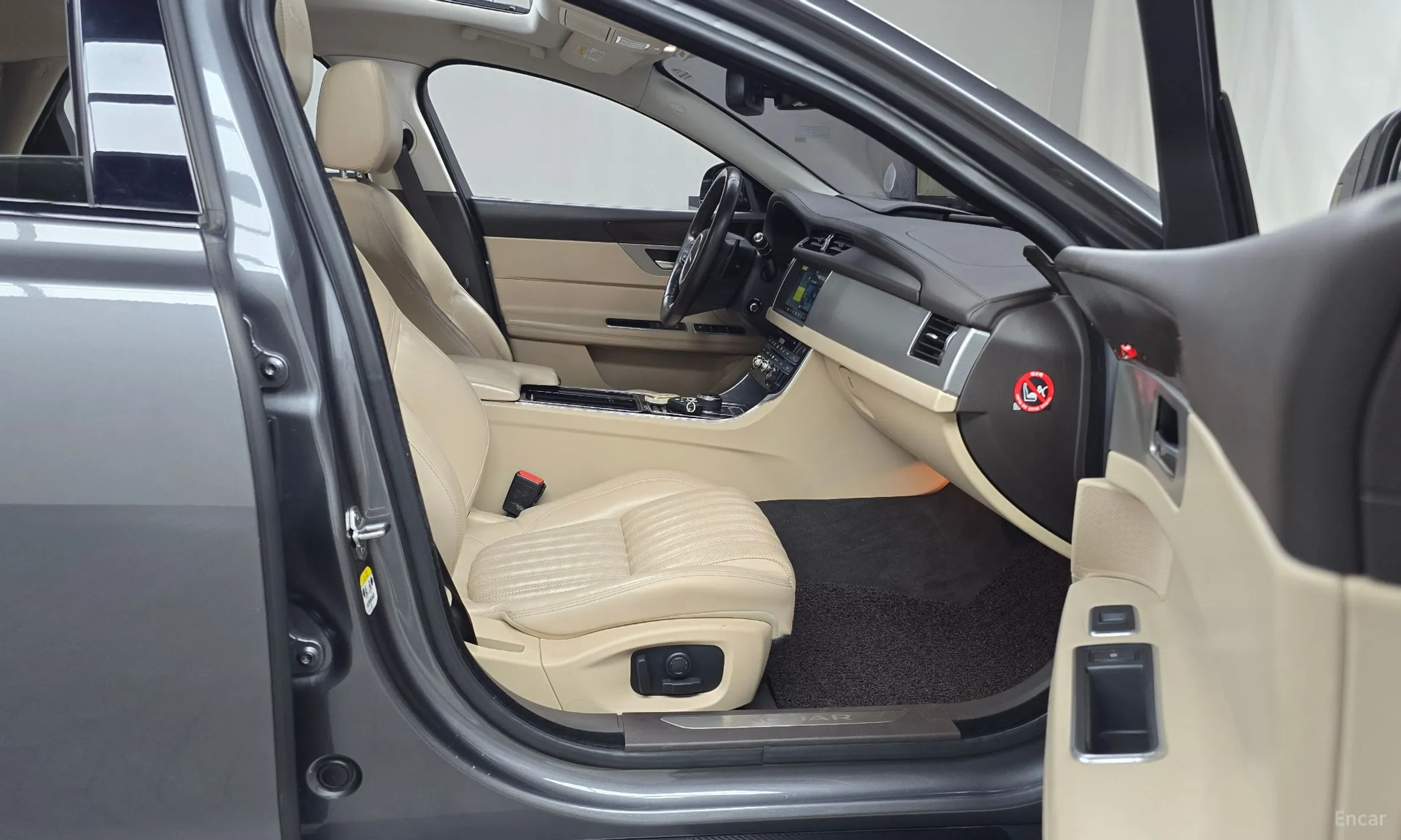 Jaguar XF (x260) превью 11