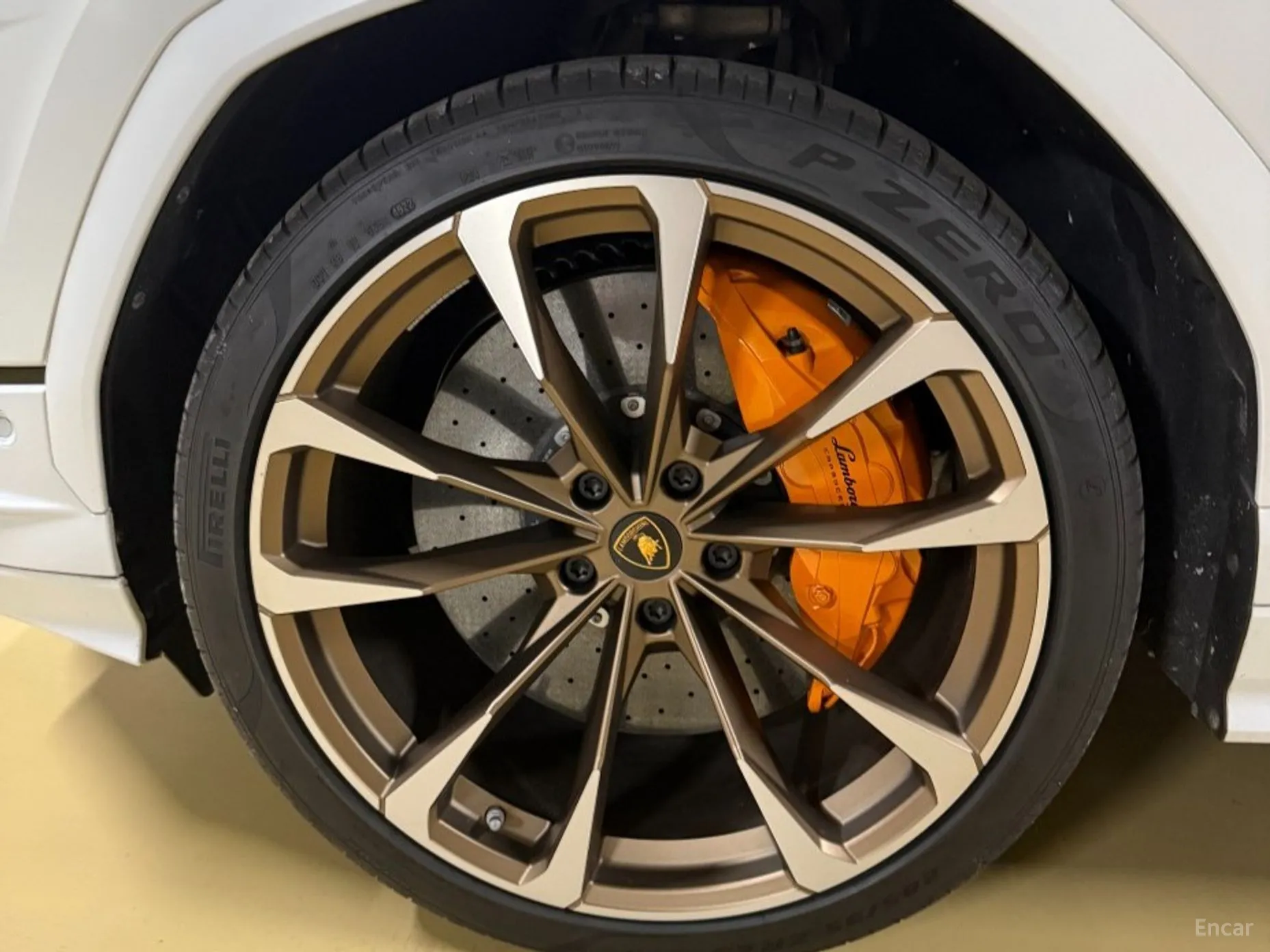 Lamborghini Urus превью 11